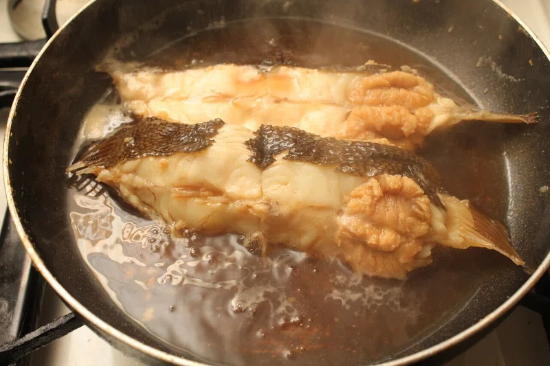 『魚の煮付け』は少ない煮汁でつくれ!|樋口直哉(TravelingFoodLab.)