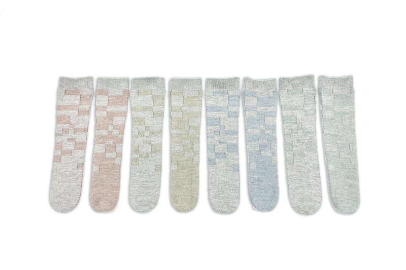 ミナモ靴下の表と裏全4色の8パターン