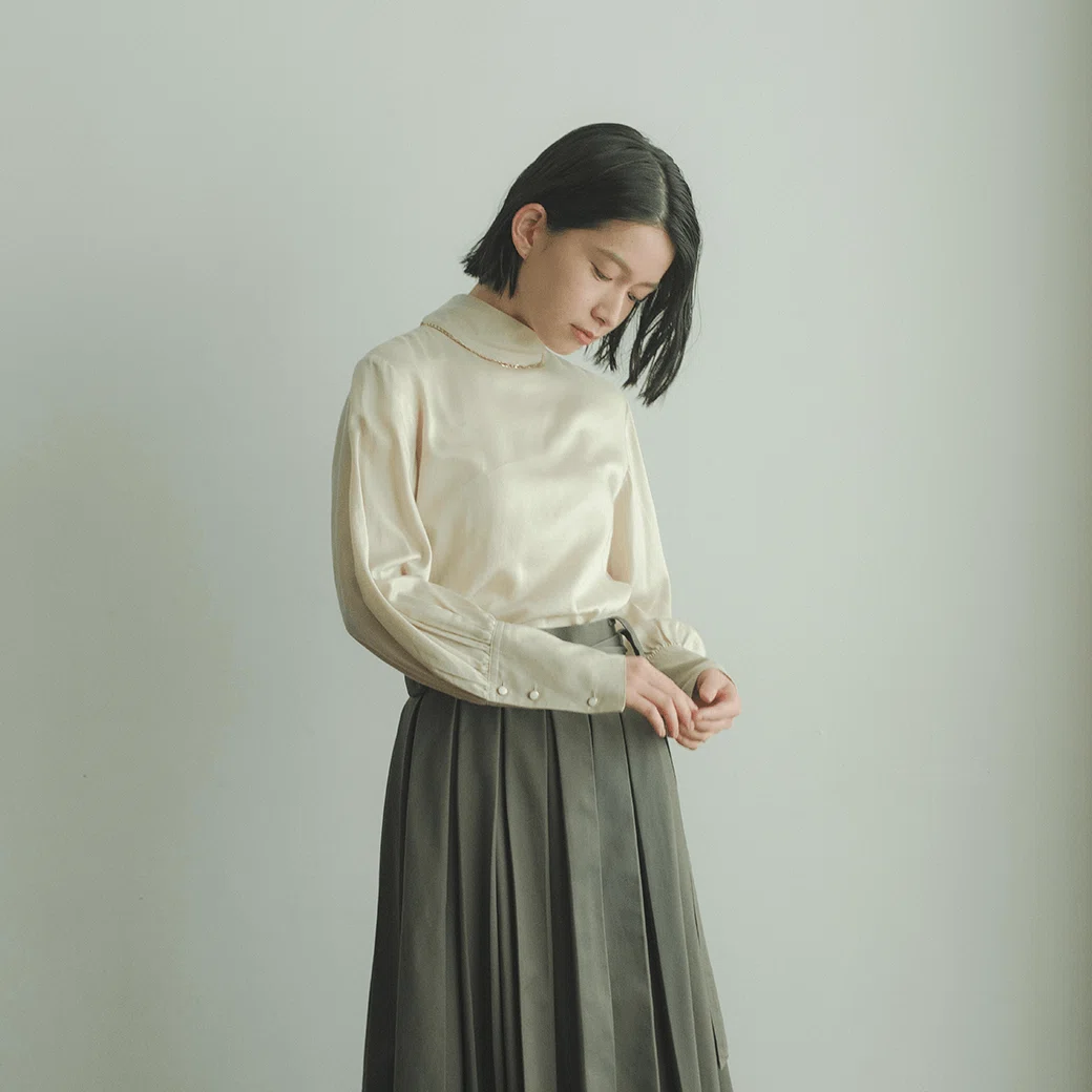今週の販売情報】sheer stand collar blouse / ロゴTシャツ /high neck