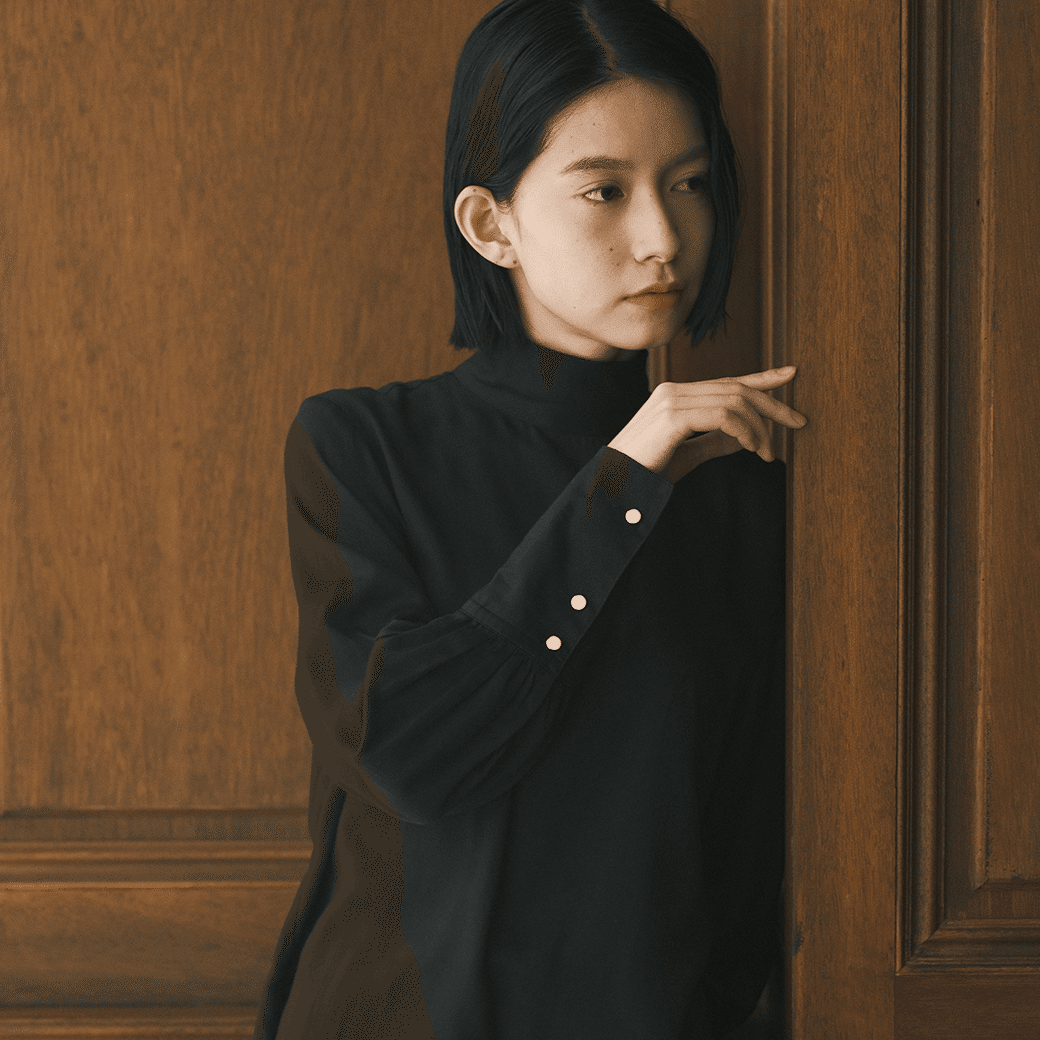 今週の販売情報】sheer stand collar blouse / ロゴTシャツ