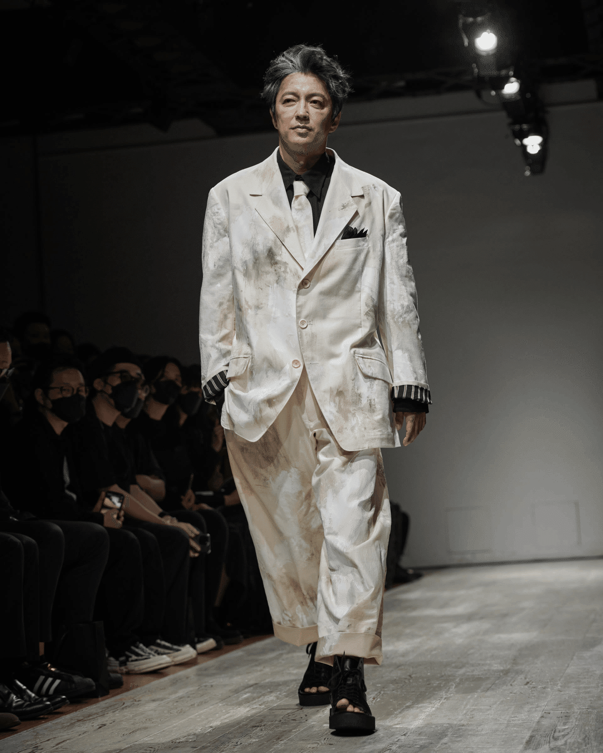 Yohji Yamamoto 2022年秋冬コレクション | パリ | 画像42枚