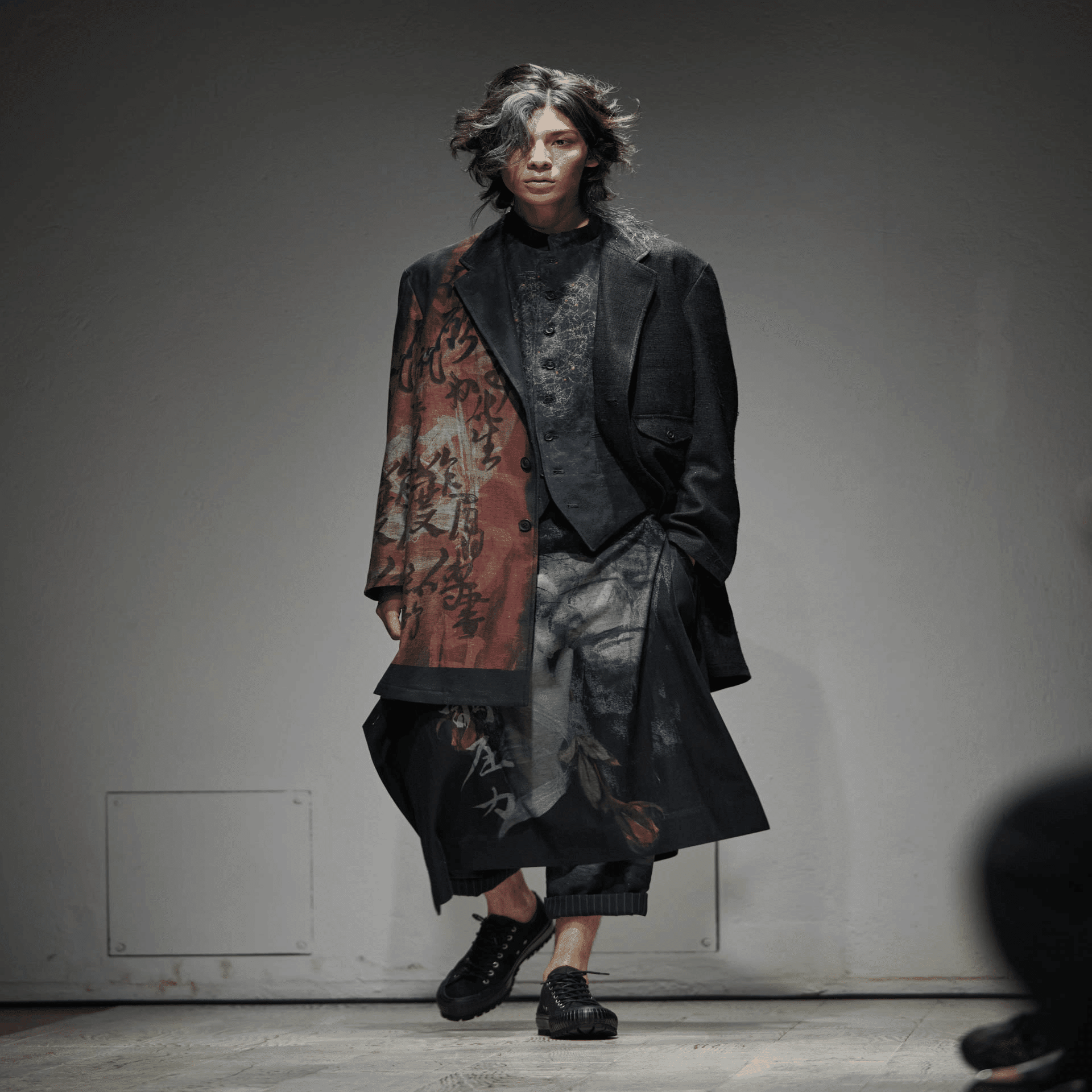 Yohji Yamamoto POUR HOMME ヨウジヤマモト プールオム Yohji Yamamoto POUR HOMME 2023年春夏コレクション】僕を駆り立てる