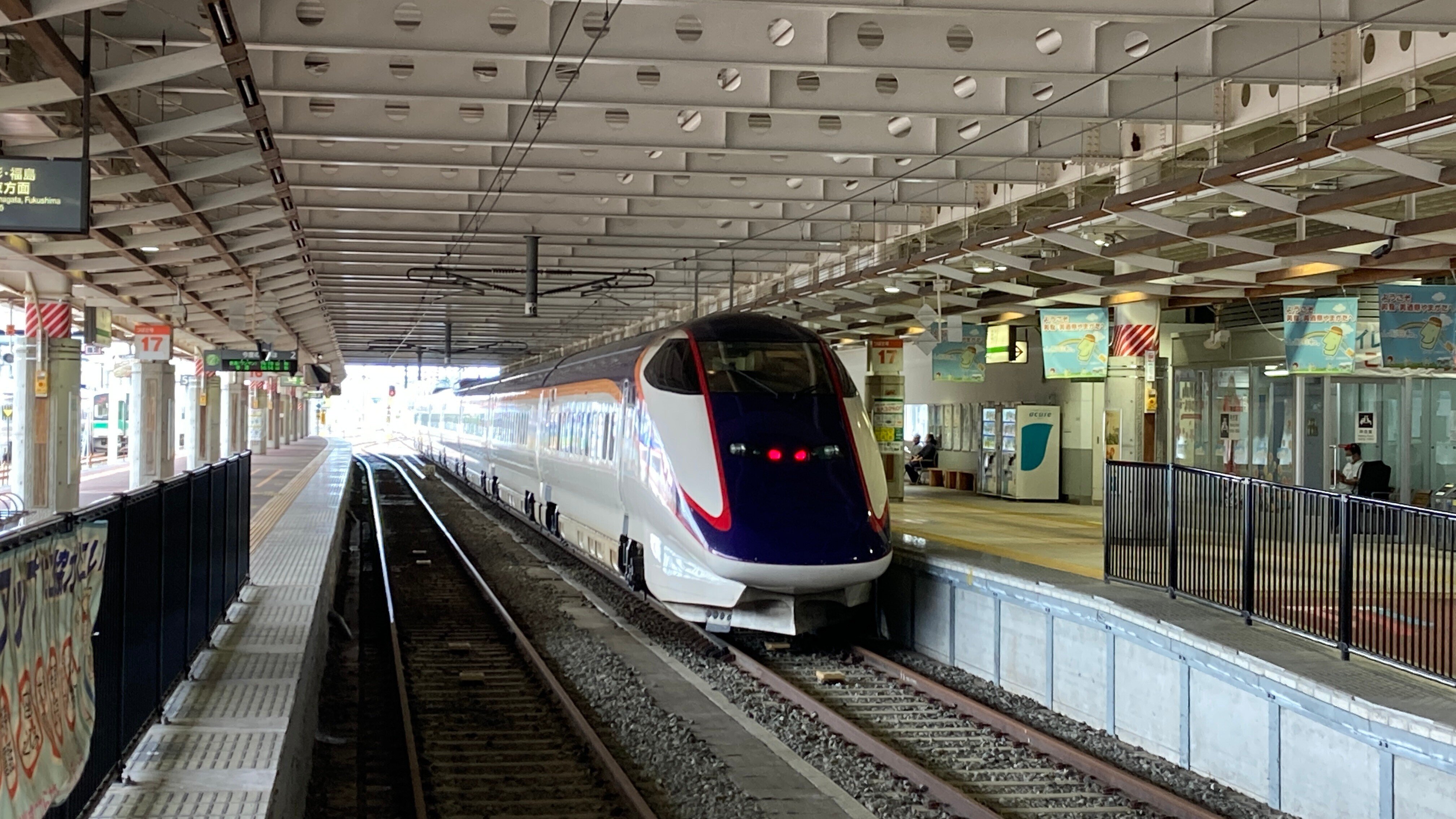 JRバス東北　日産UD　3軸車 山形新幹線　列車代行車 JRバス東北 日産UD 3軸車 山形新幹線 列車代行車 東北新幹線で