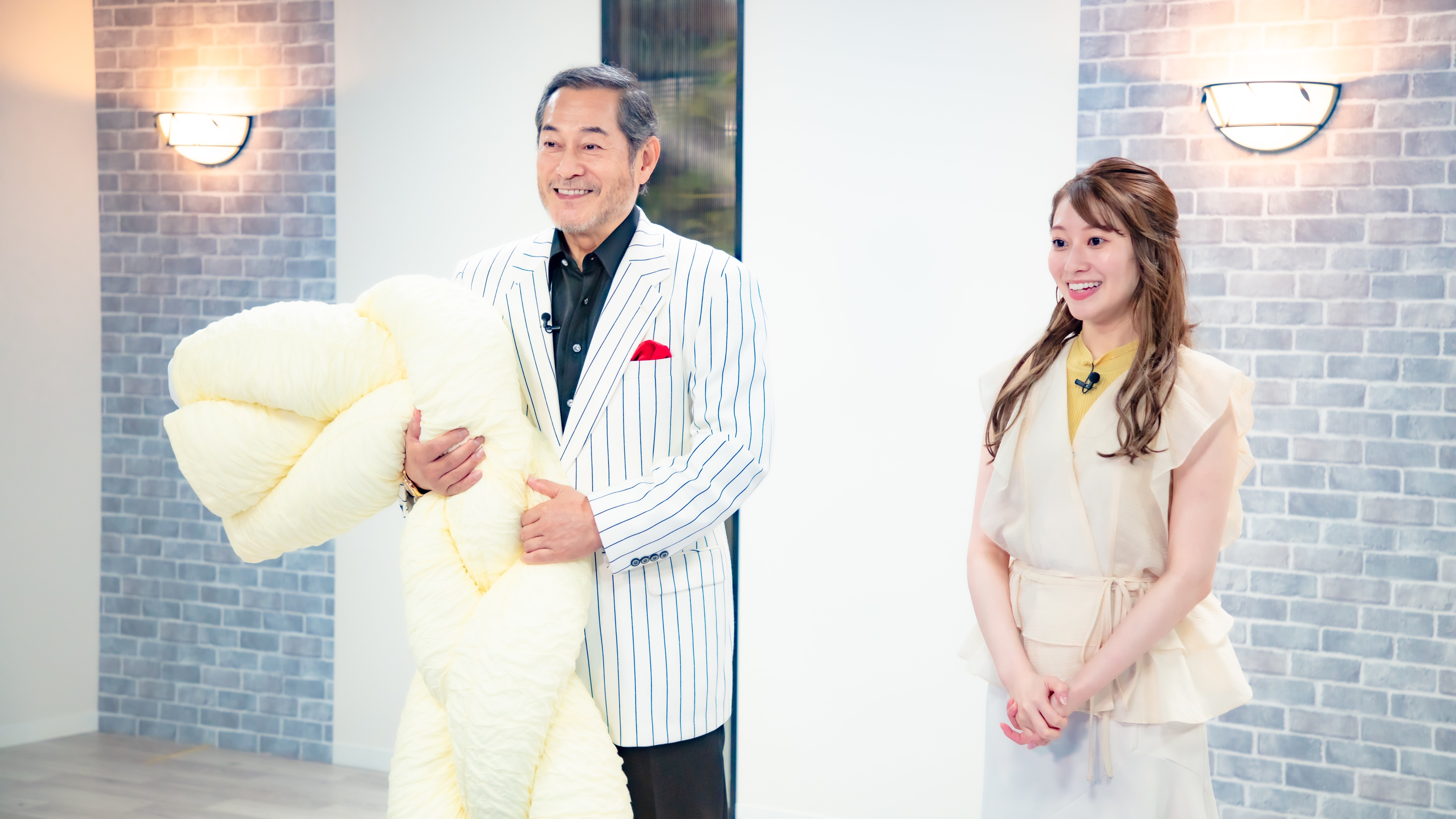 あの松平健が抱き枕でムニャムニャ…テレビショッピングの