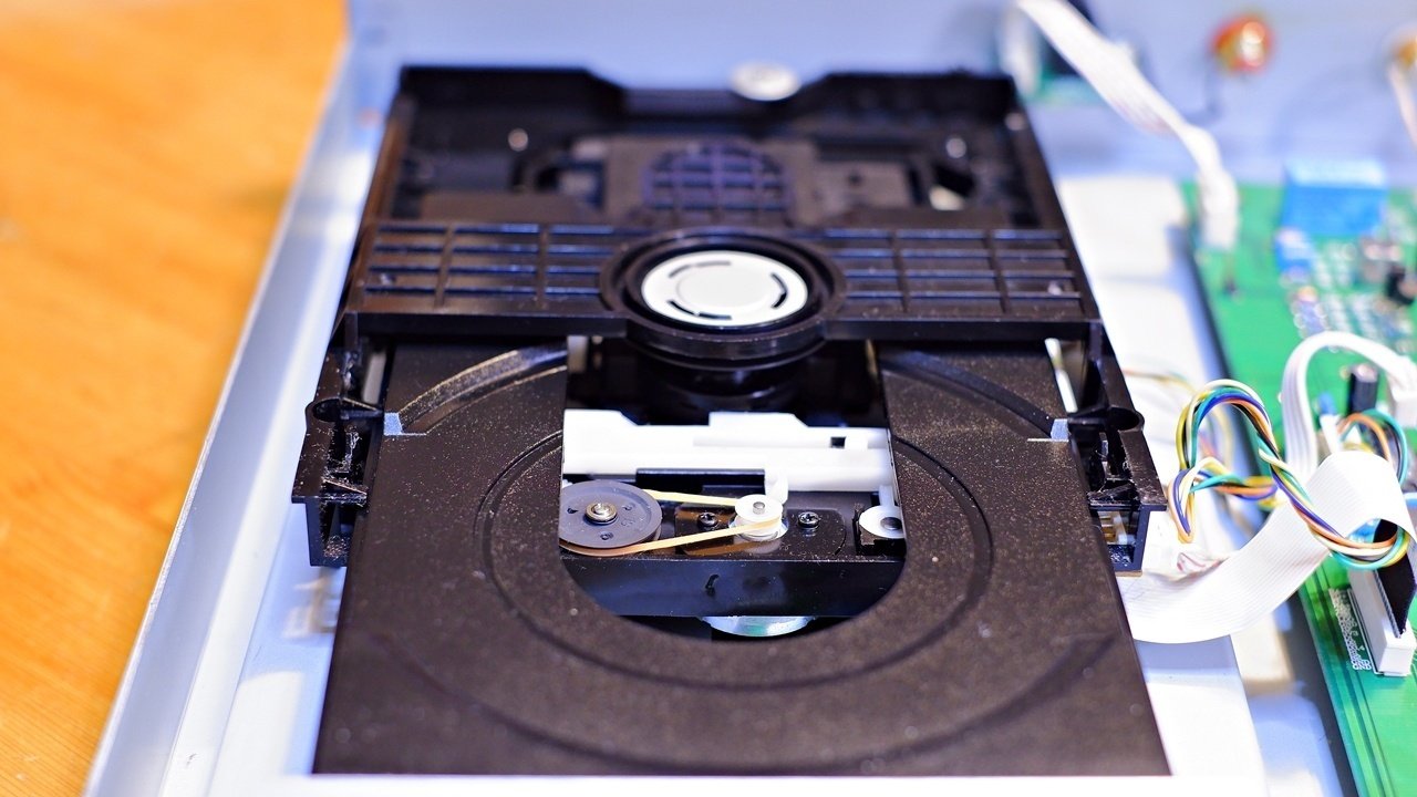 DIY修理】CDプレーヤーのディスクトレイが出てこなくなったので直して ...