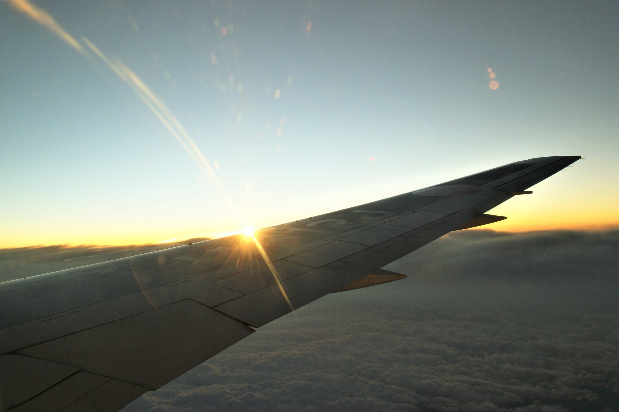 輝かしい夜明け 日本に帰る飛行機より臨む 食の工房オフィスアルベロ イタリア料理教室 In 神戸 Note 輝かしい夜明け 日本に帰る飛行機より臨む 食の工房オフィスアルベロ イタリア料理教室 In 神戸 Note