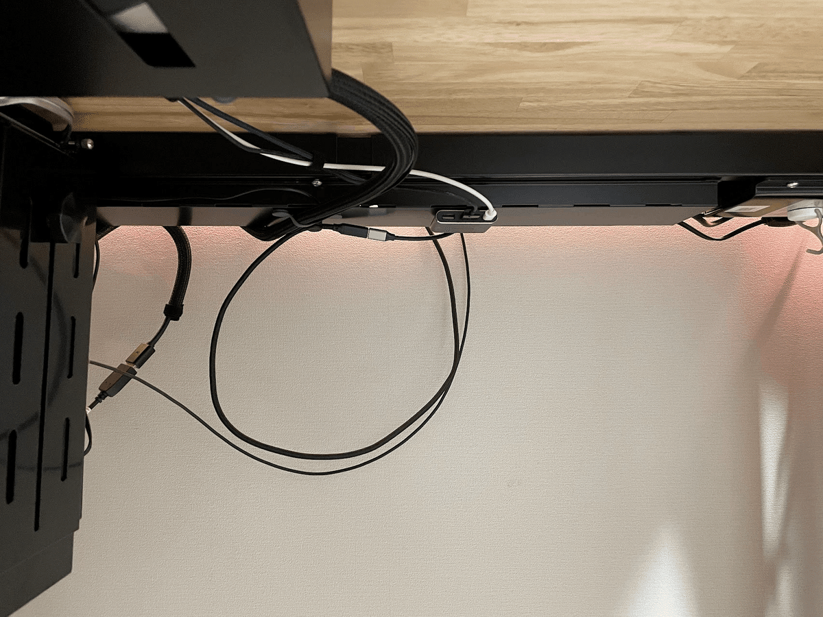 ケーブル整理】PREDUCTSのメッシュケーブルホルダーをFlexiSpot