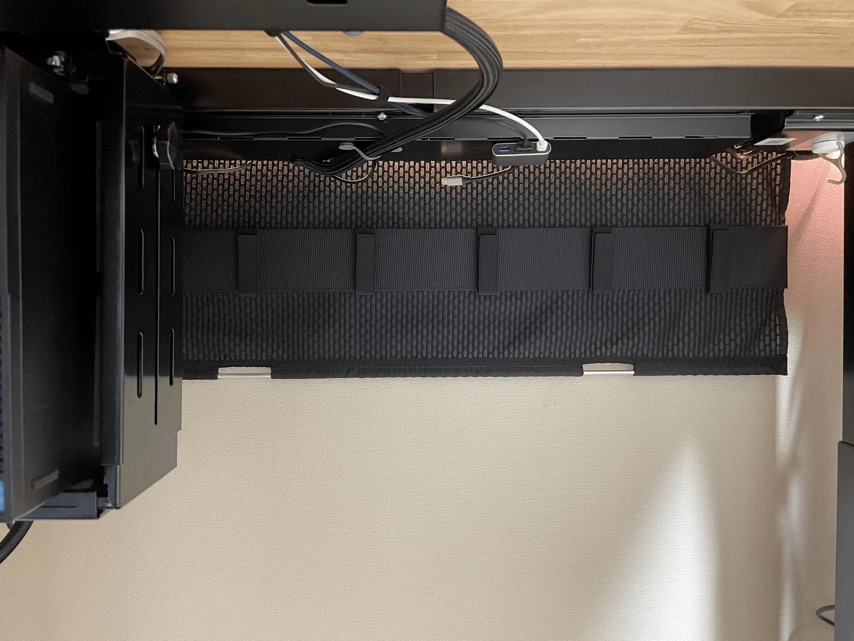 Preducts polar 昇降脚e7 トレー二つ ケーブルホルダー付き 電動昇降式 Preducts polar 昇降脚e7 トレー二つ ケーブルホルダー付き 電動昇降式