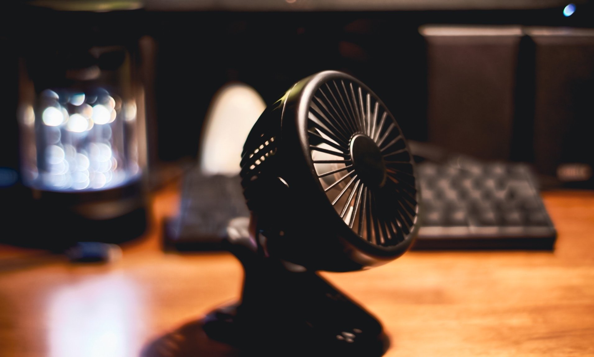 DIME 9・10月号】付録 “モバイル扇風機“が1人作業時に〜心地よい