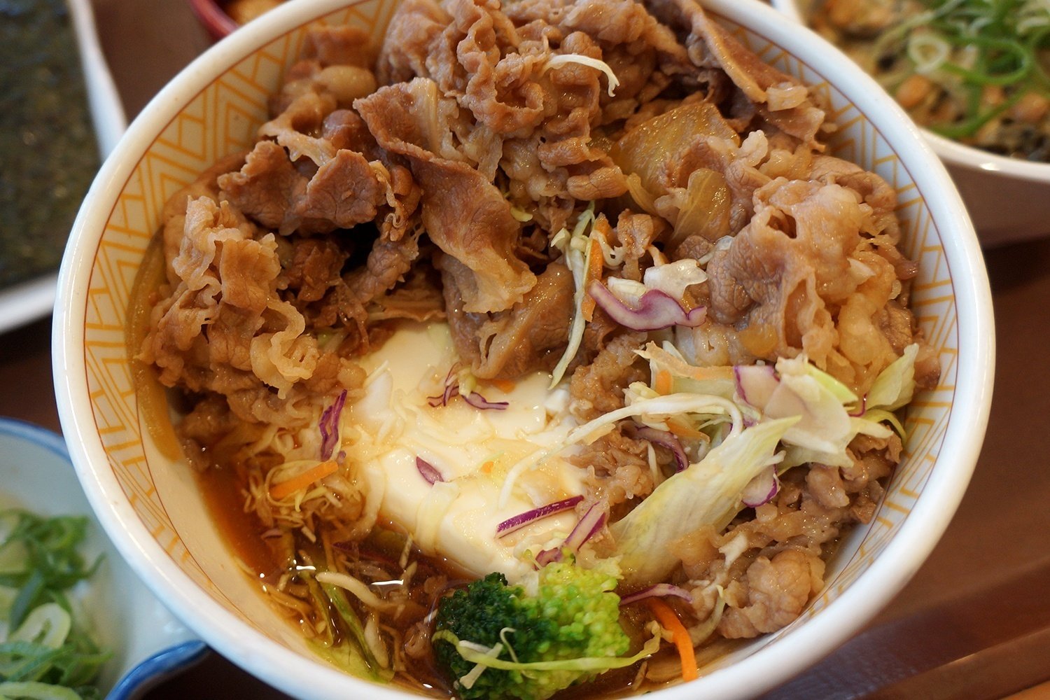 すき家の「牛丼ライト」って、もしかして「肉豆腐」なのでは