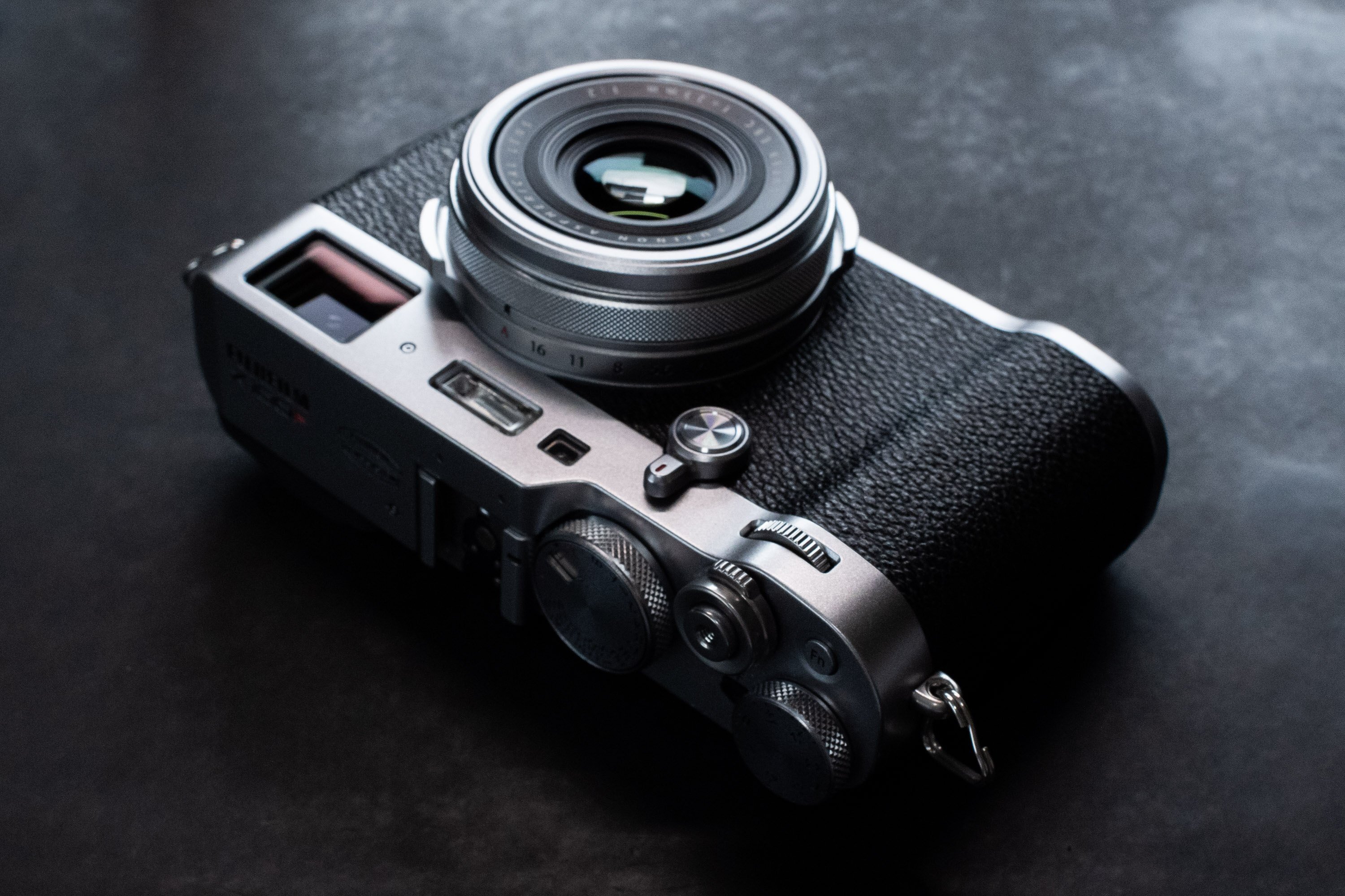 豪華装備　富士フィルムX100F 豪華装備 富士フィルムX100F 富士フイルム FUJIFILM X100F 価格比較