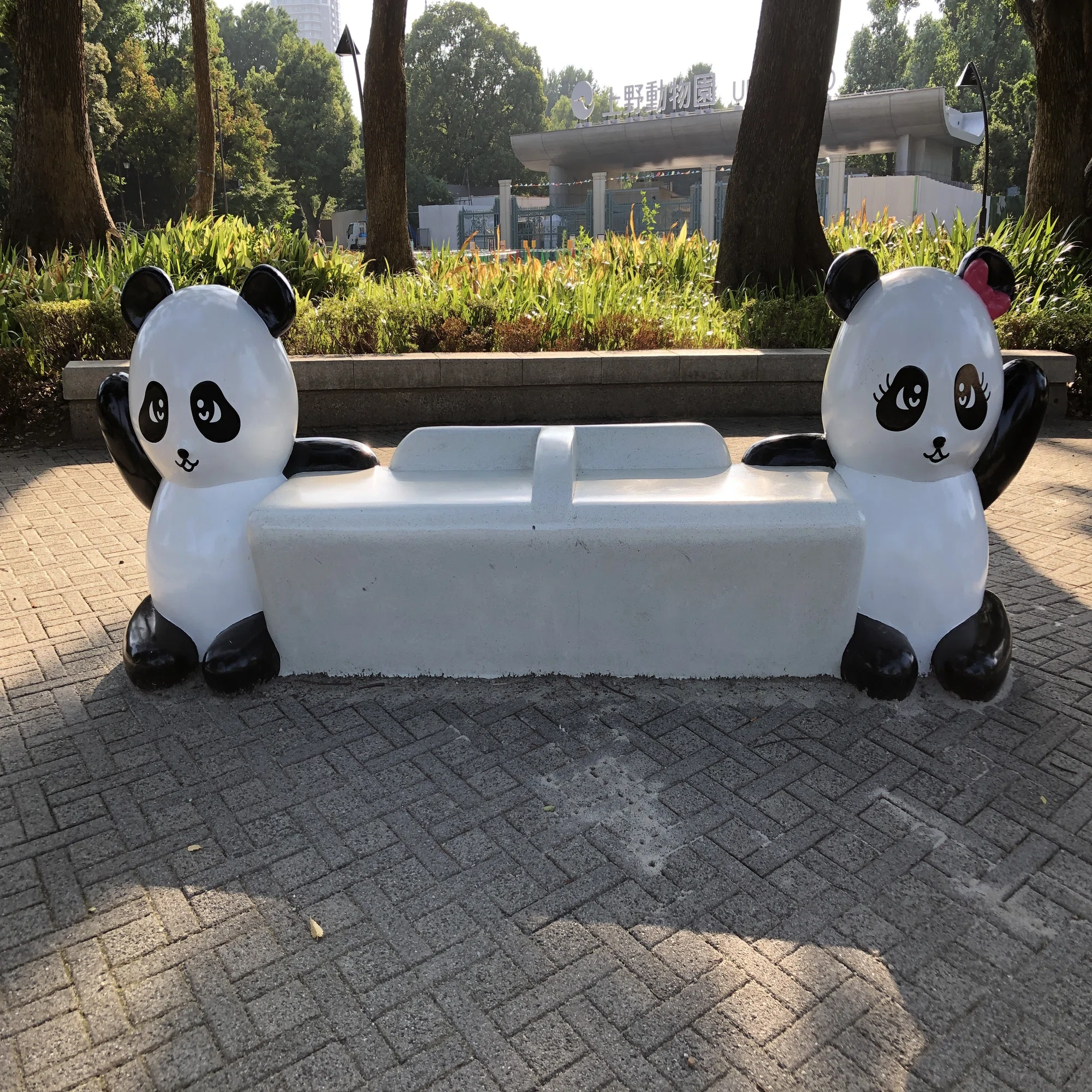 上野動物園入り口前パンダベンチ｜Mattaka