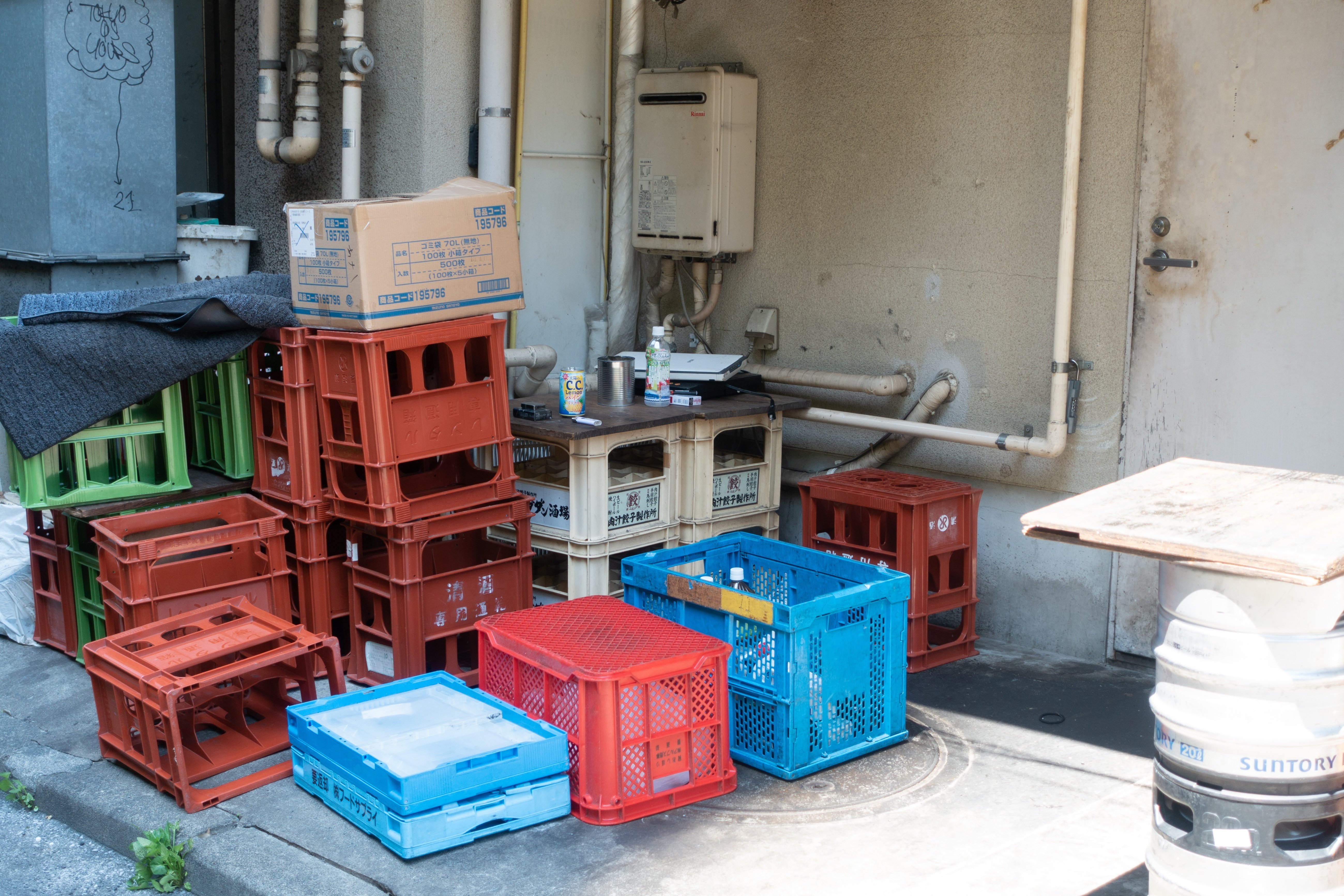 野良デザイン#16-20｜ビールケースの椅子 他｜野良デザインの蒐集