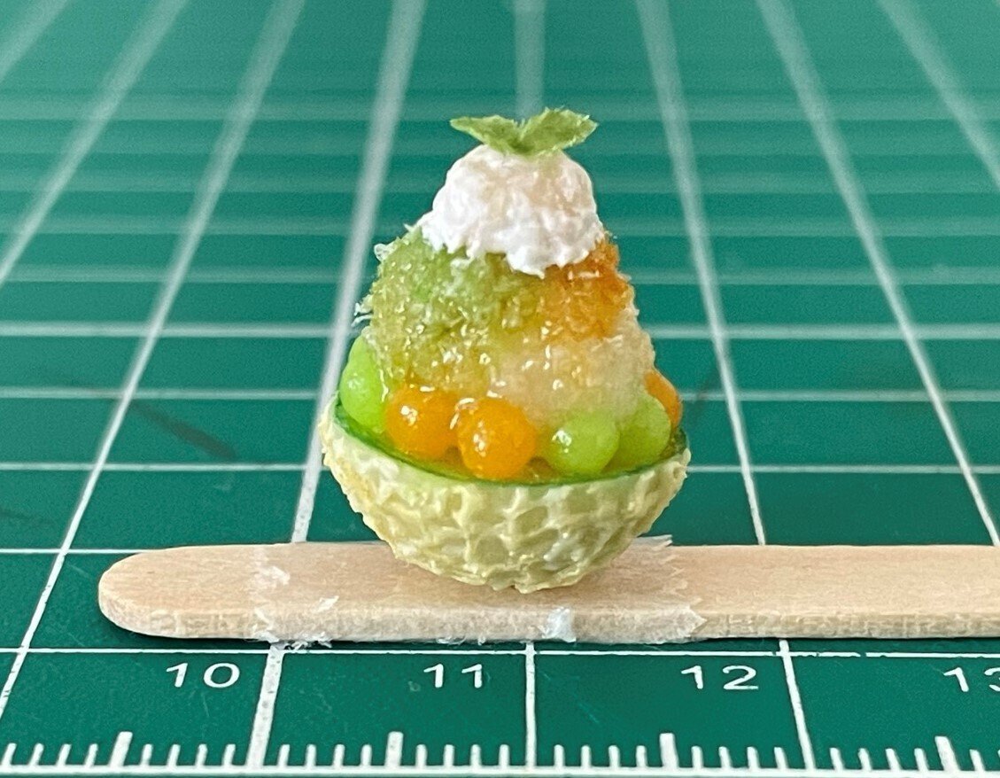 2色の丸ごとメロンかき氷 ～1円玉にのせて～｜goriy66