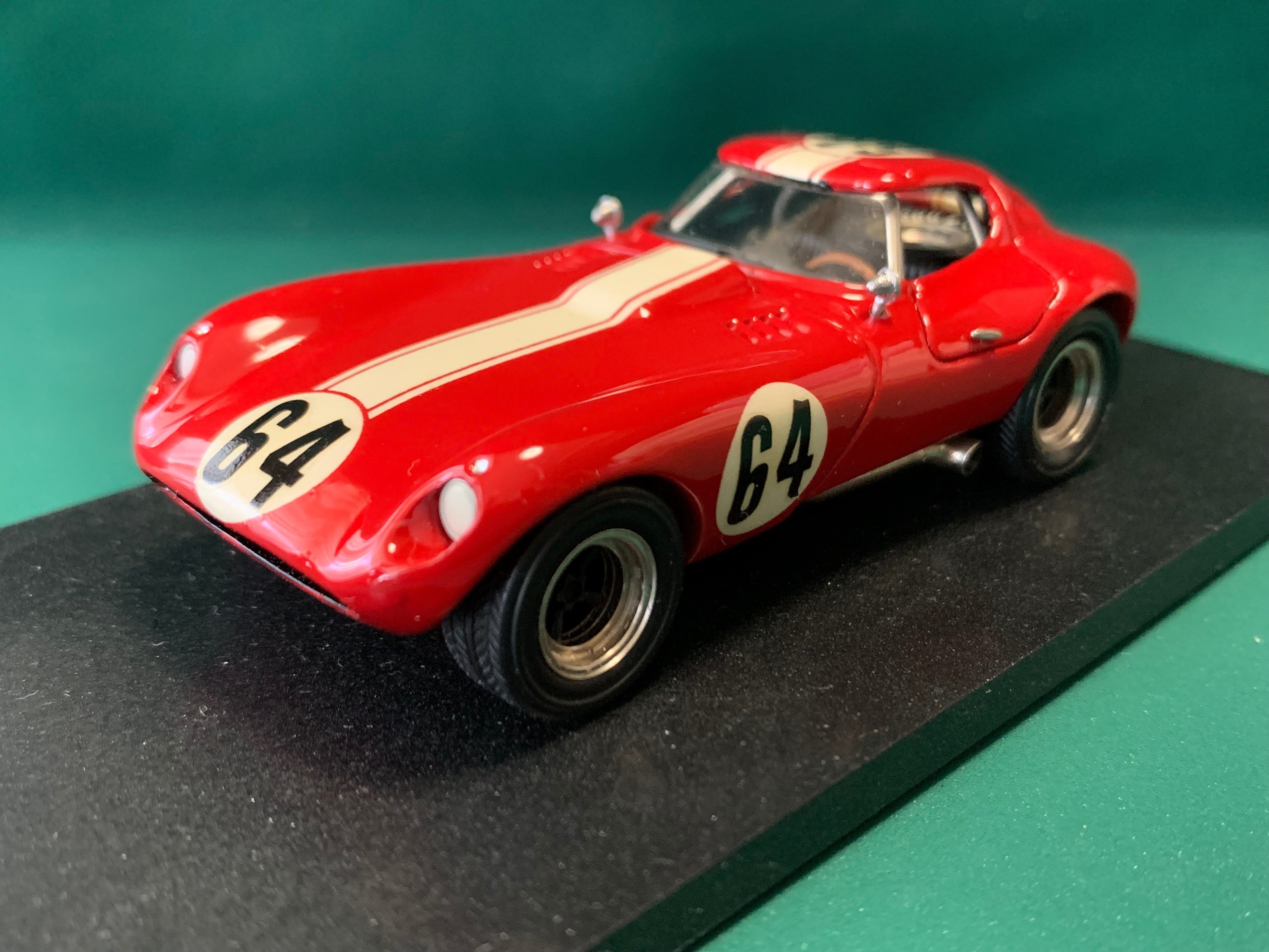 チータ　Cheetah 異能β-5 あっと振り向くバックシャンCheetah Riverside｜猫夫