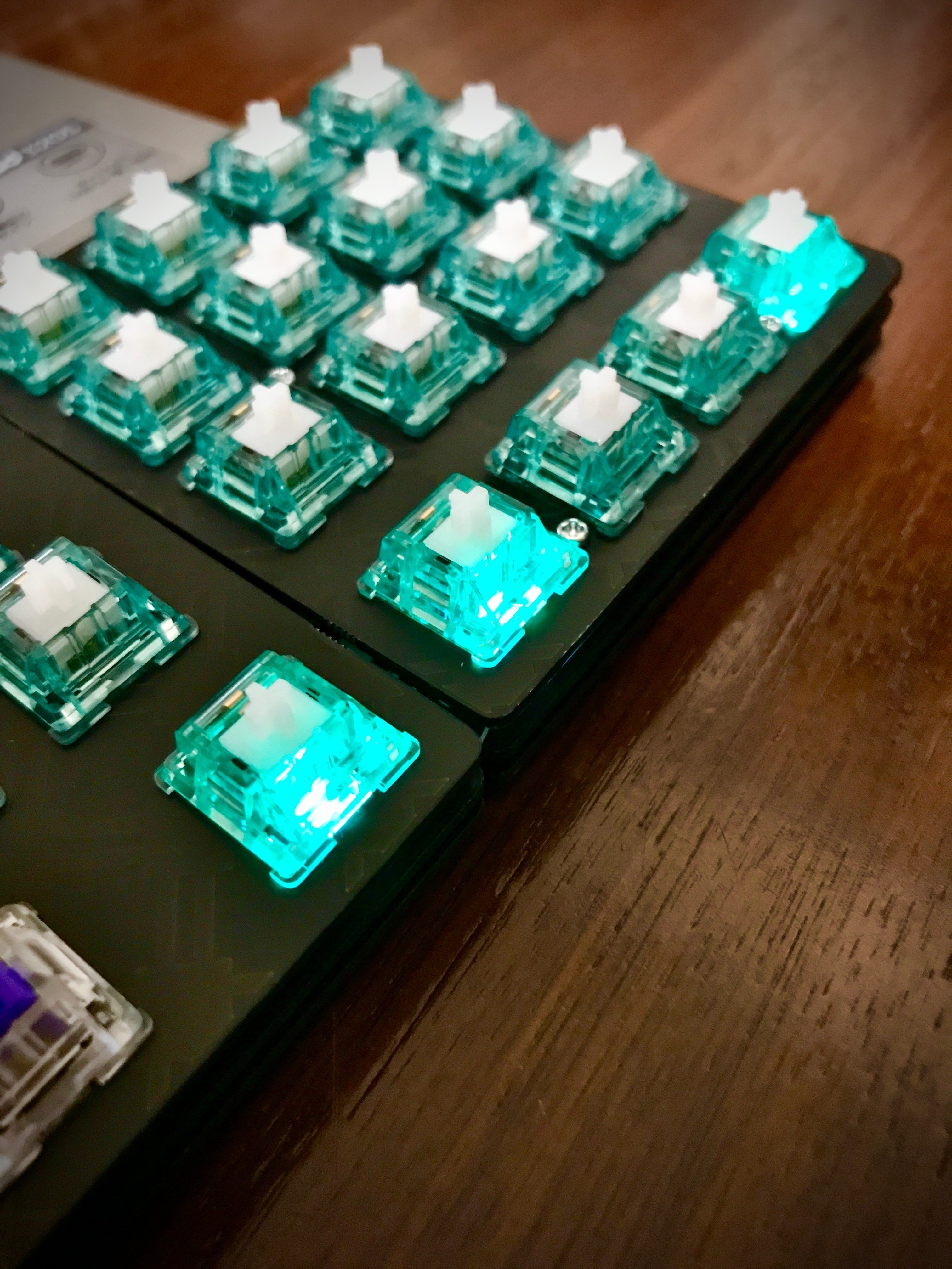 サーキットベンディング　トイキーボード／ピッチ・グリッチ・電圧ノブ キースイッチ交換のベース用キーボードとしても優秀な、テンキー