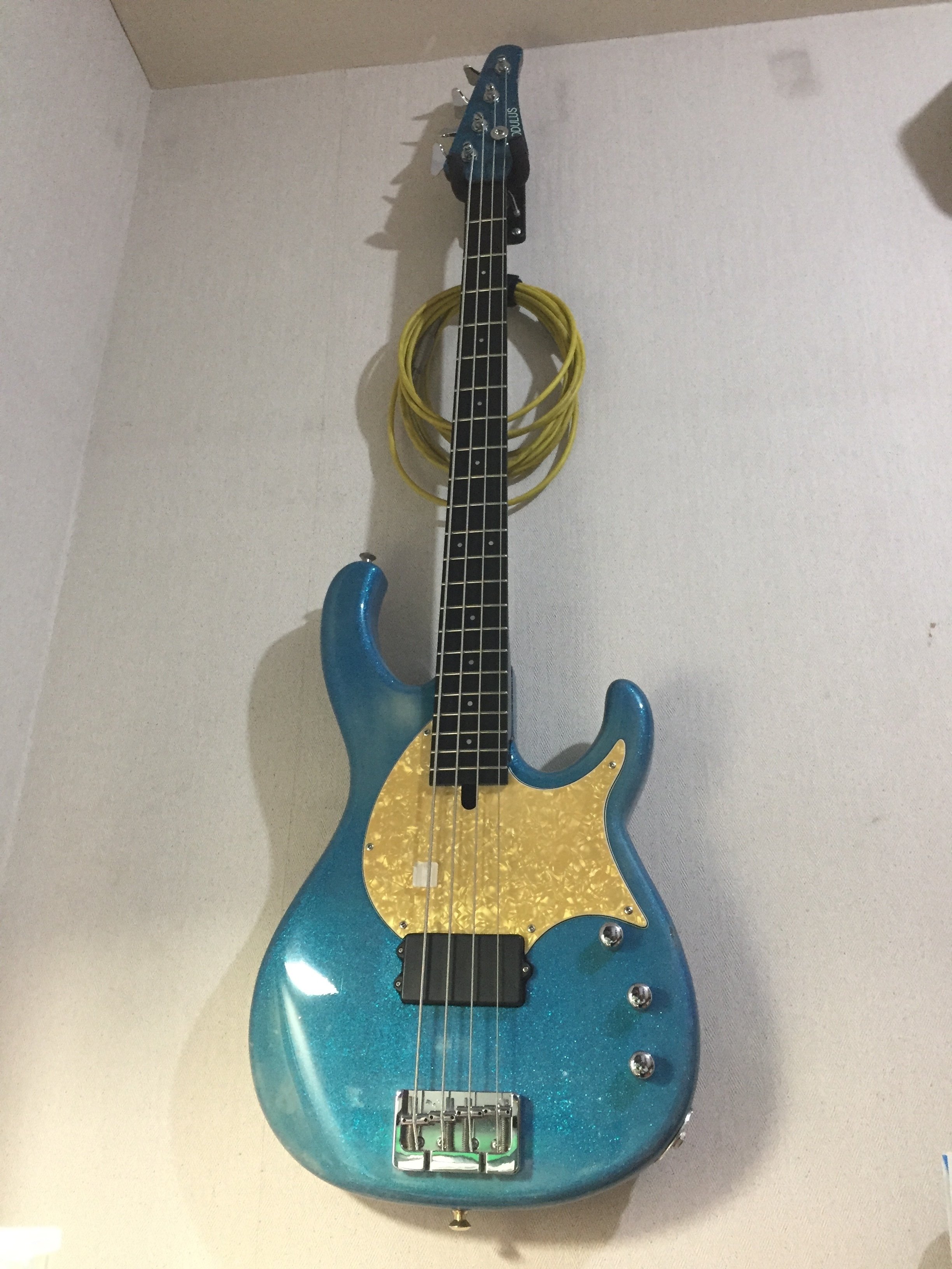 入荷特報】RHCPの名作で活躍したベース MODULUS FB4 Blue Flake