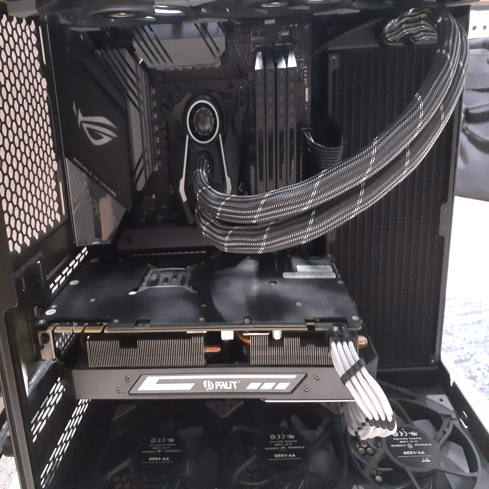 今使っている自作PCを雑に紹介する｜鈍ザンキ