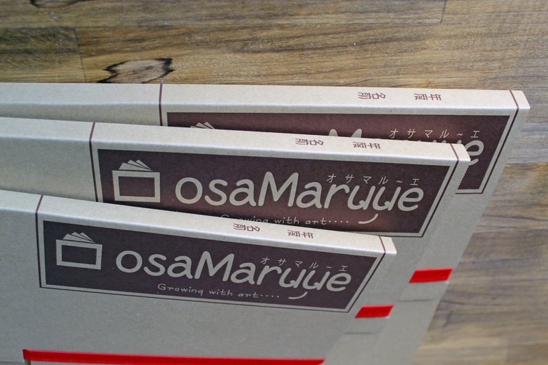 収納機能付き額縁「osaMaruue(オサマルーエ)」=美創舎提供