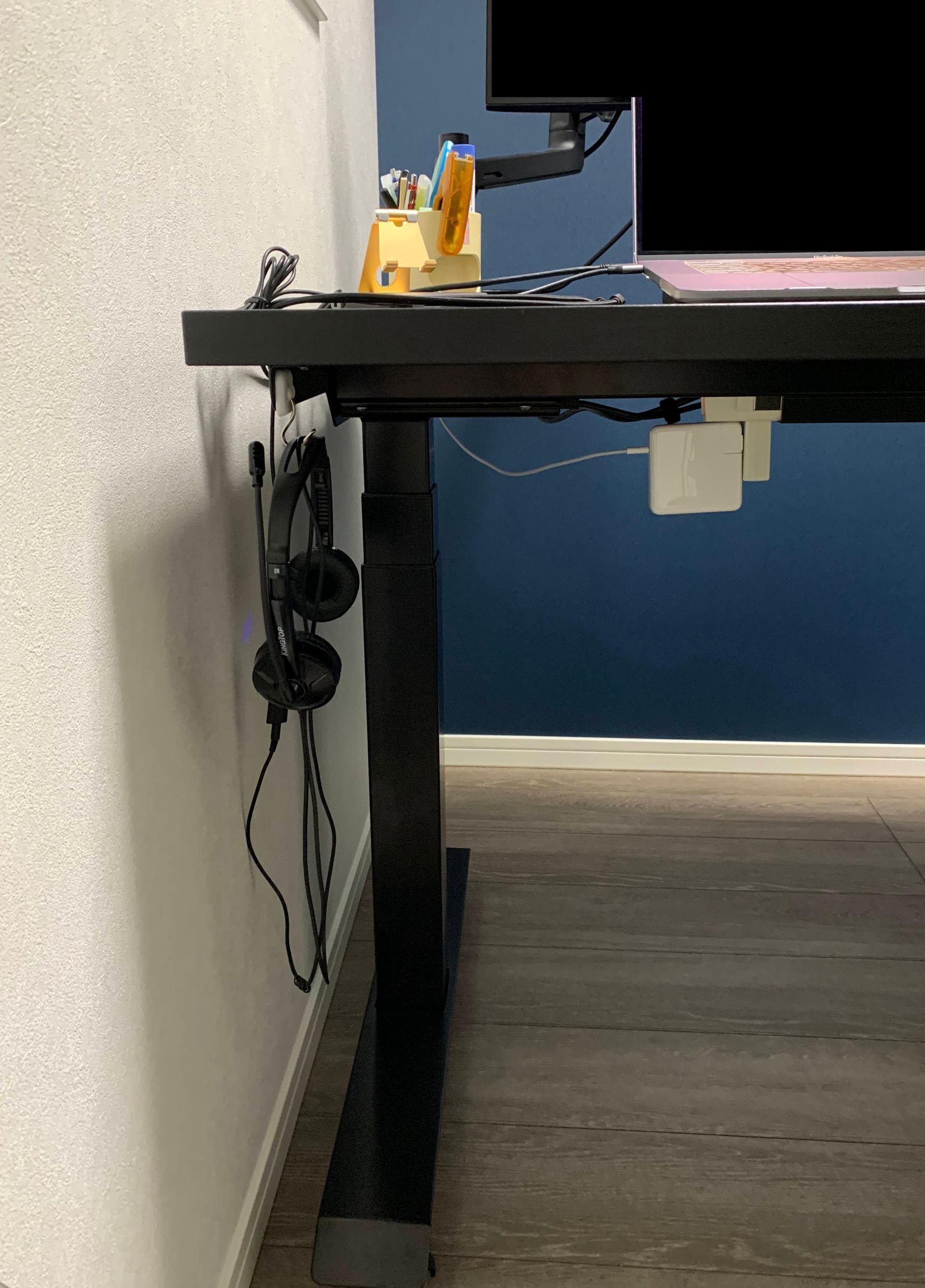 IKEAのIDÅSENの足と昇降操作の部分が好きになれなかったので IKEAのIDÅSENの足と昇降操作の部分が好きになれなかったので