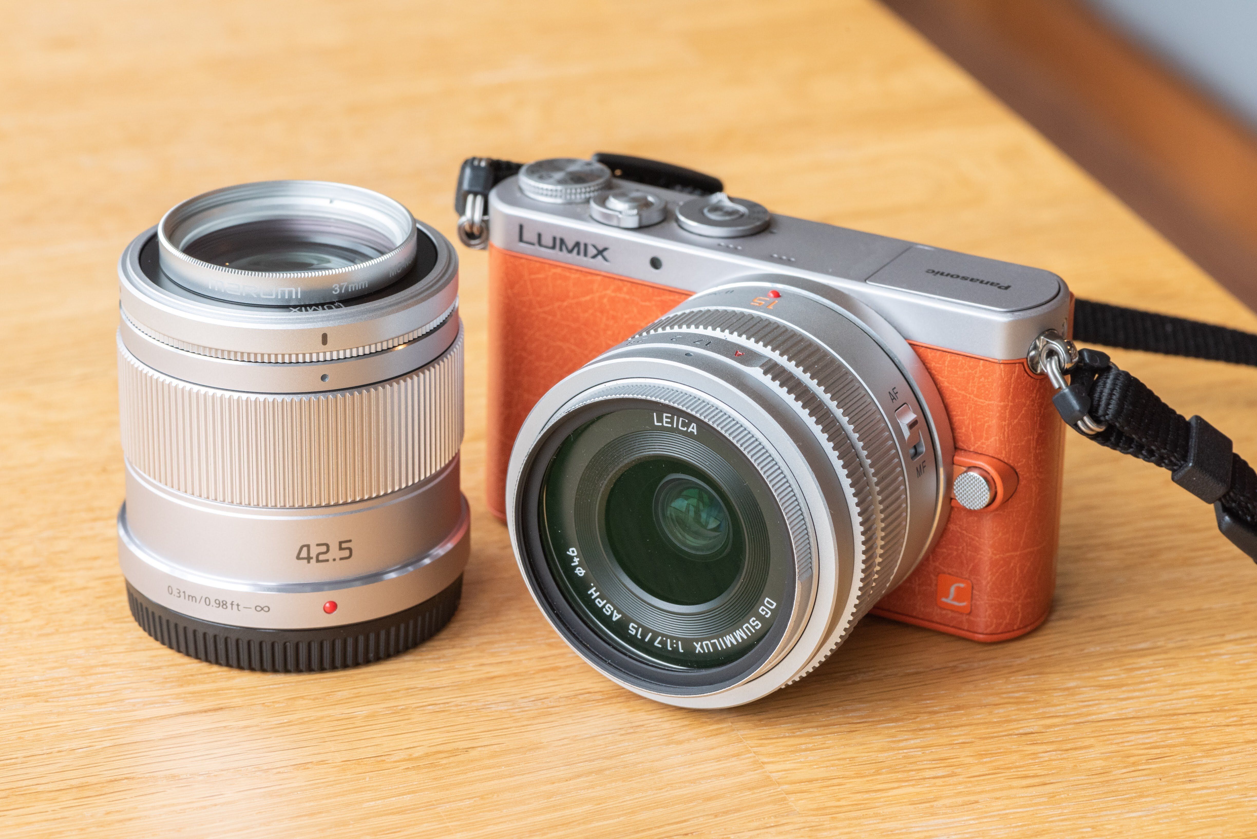 定番のお歳暮＆冬ギフト GM1kと愛用レンズ(LEICA LUMIX 15mmF1.7/ F3.5-5.6 12-32mm デジタルカメラ