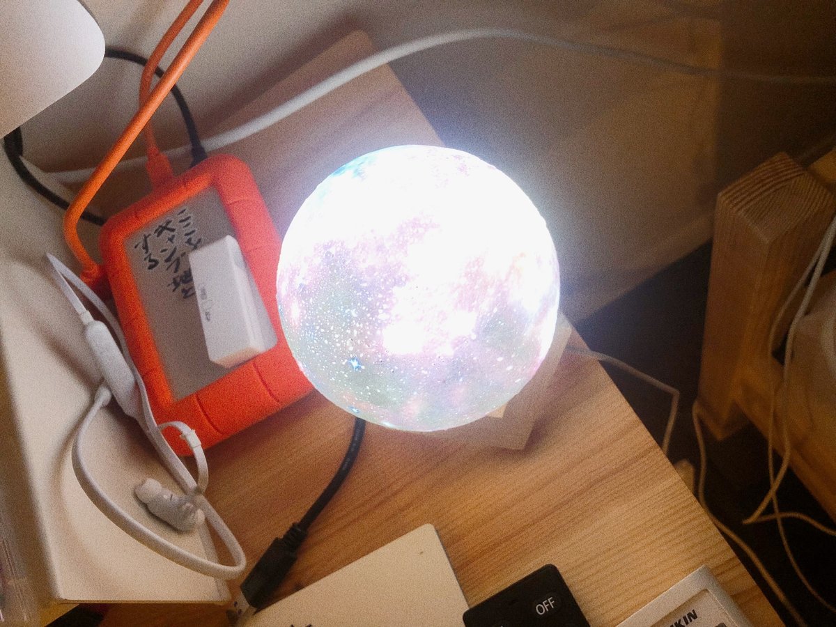 月の照明の写真。