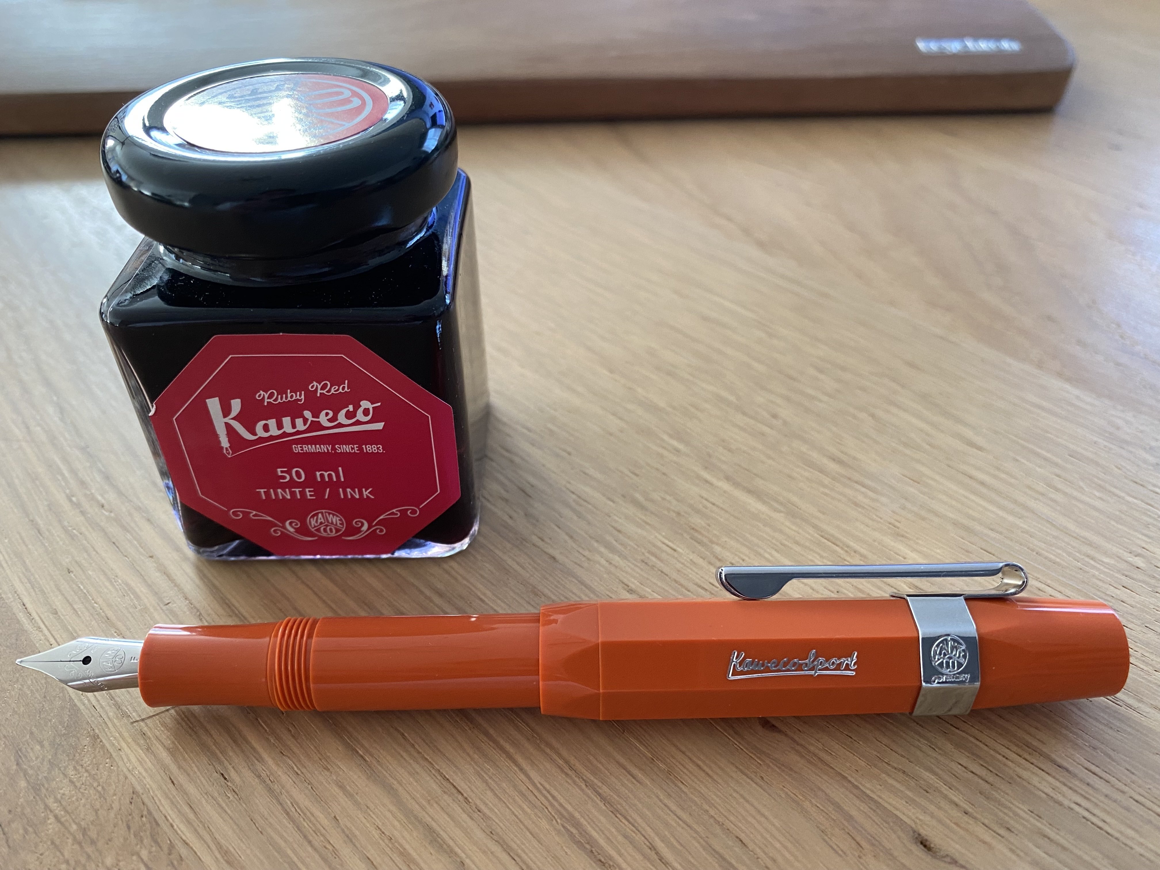 カヴェコ コレクション ALスポーツ ルビー Fニブ 細字 カヴェコ コレクション ALスポーツ ルビー Fニブ 細字 カヴェコ