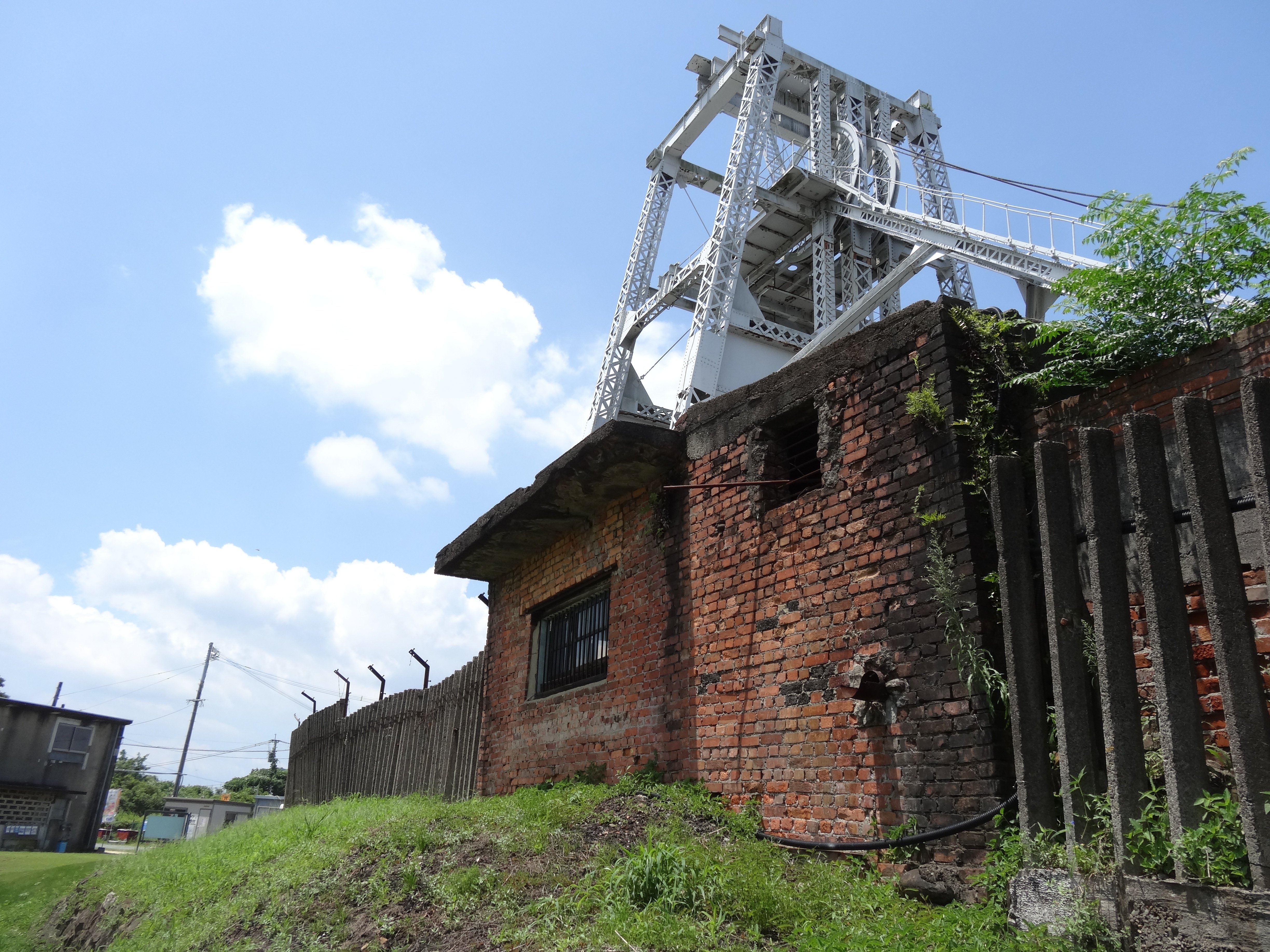見知らぬわが町―1995真夏の廃坑」中川 雅子 著｜江島 達也／対州屋