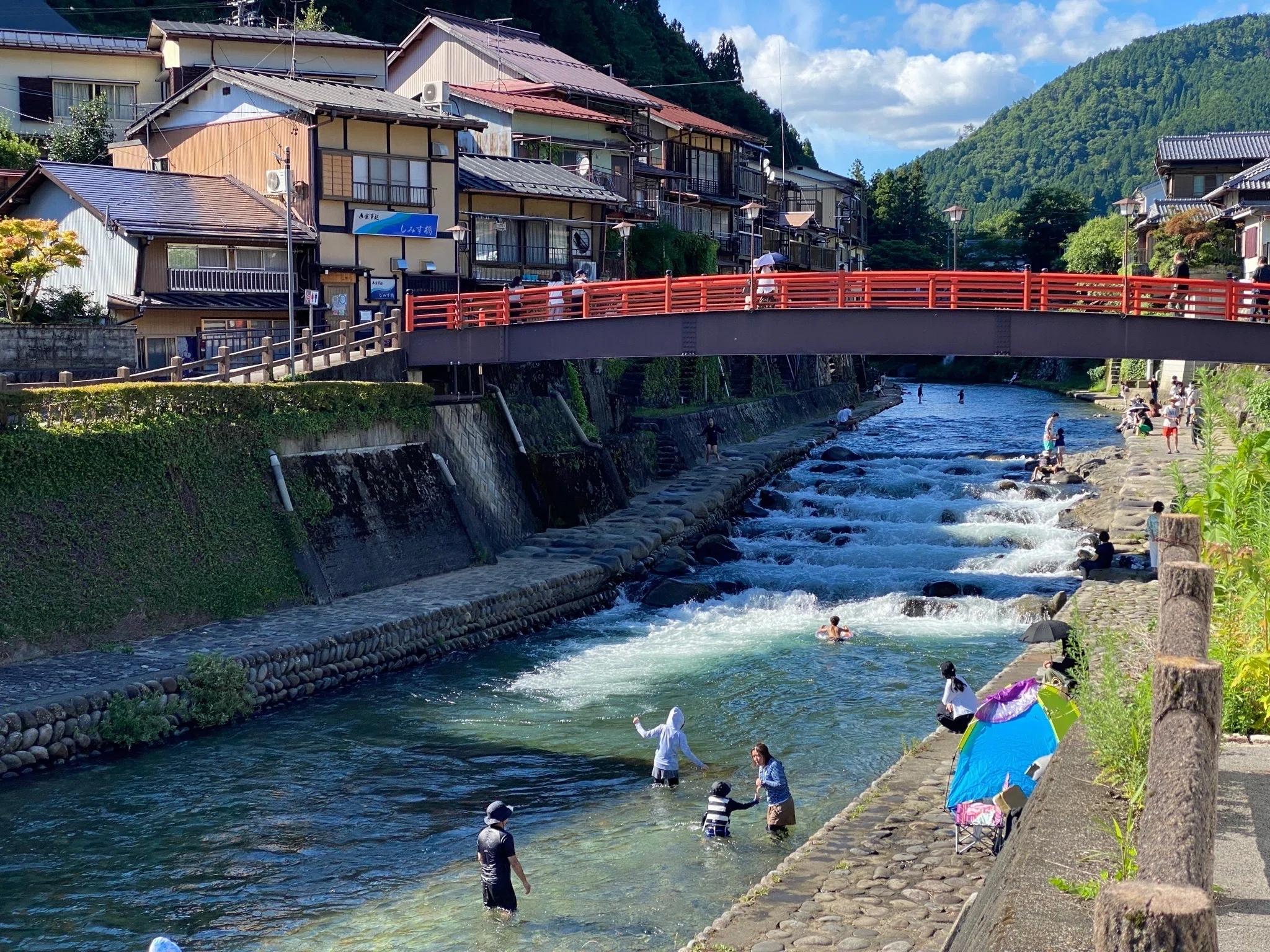 清流と踊りに守られる、奇跡の城下町〜岐阜県郡上市八幡町。｜風街観光