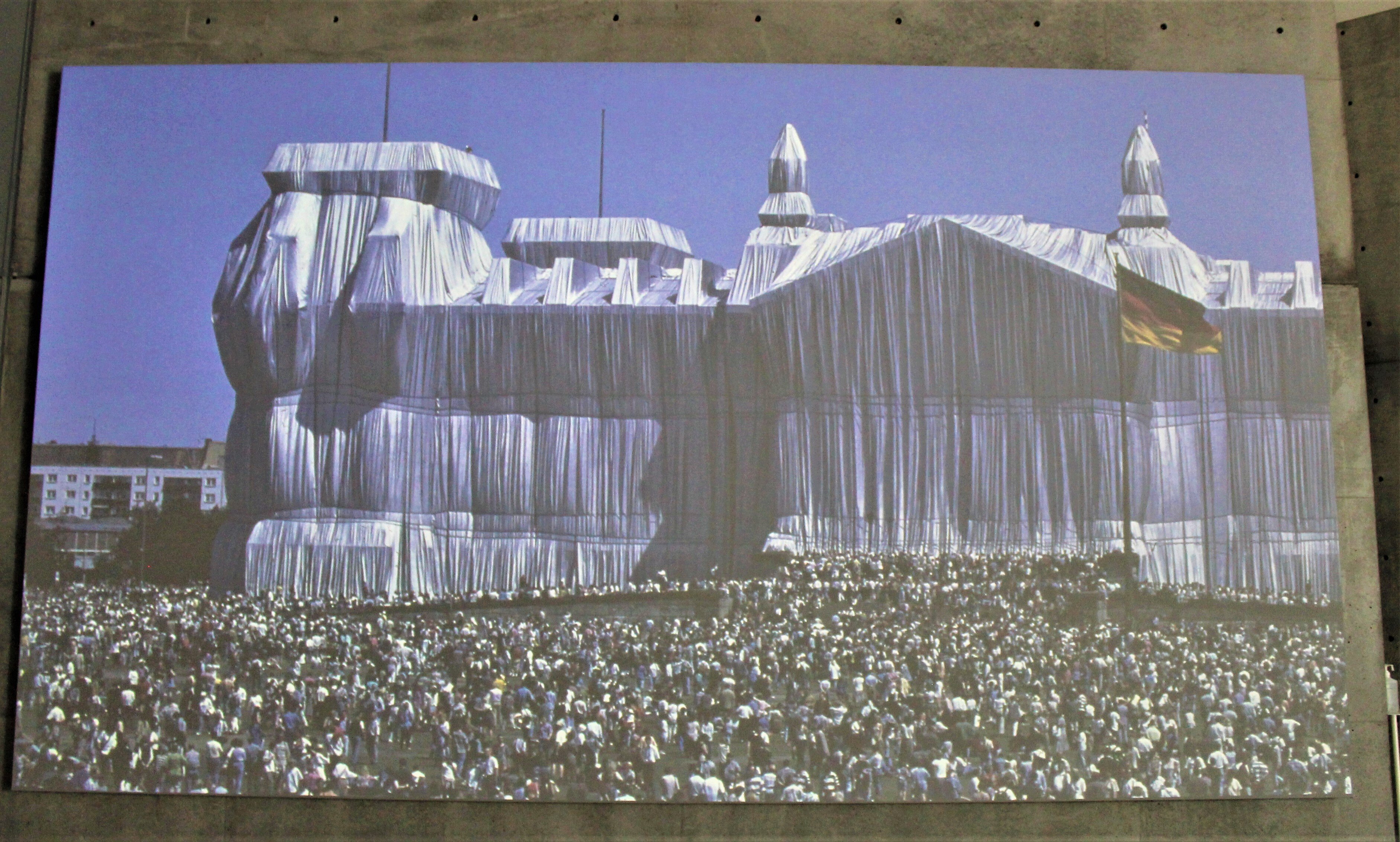 クリストとジャンヌ゠クロード-包まれた凱旋門 (→人生を懸ける,の意味