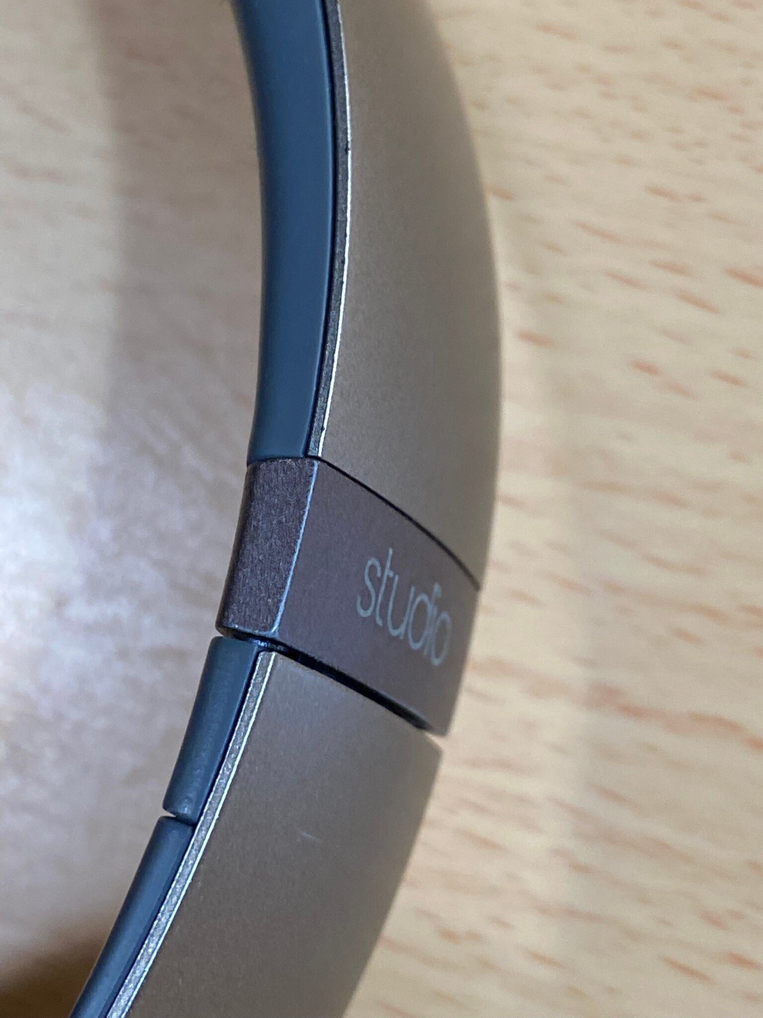 Beats Studio 2.0 Wireless ヘッドバンド割れ 破損 修理 アーム
