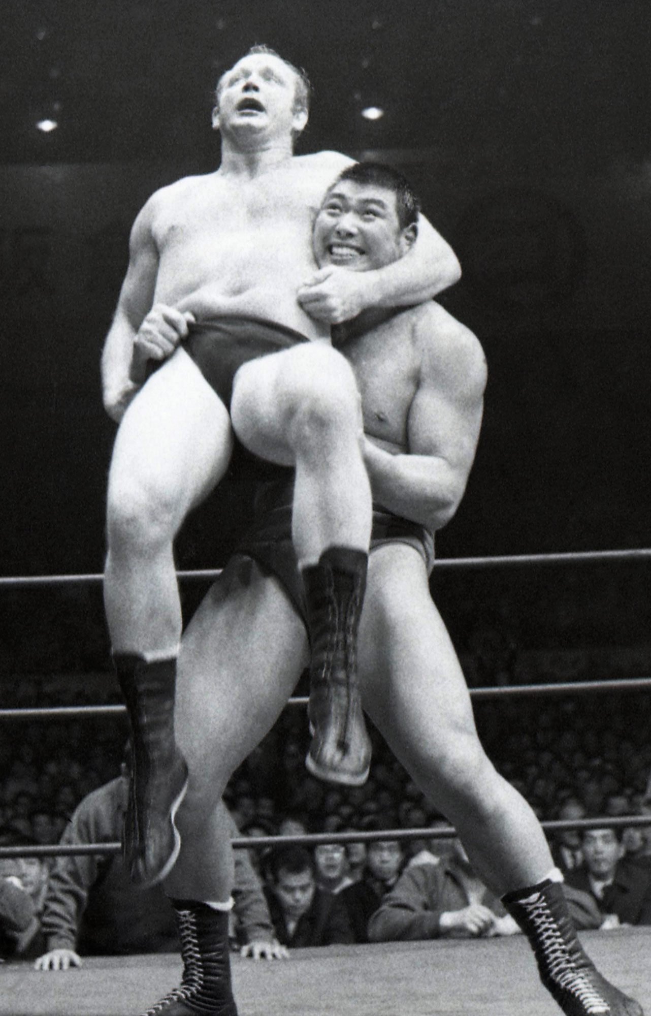 プロレスはまず観客があり、対戦相手があってナンボの世界。バカには