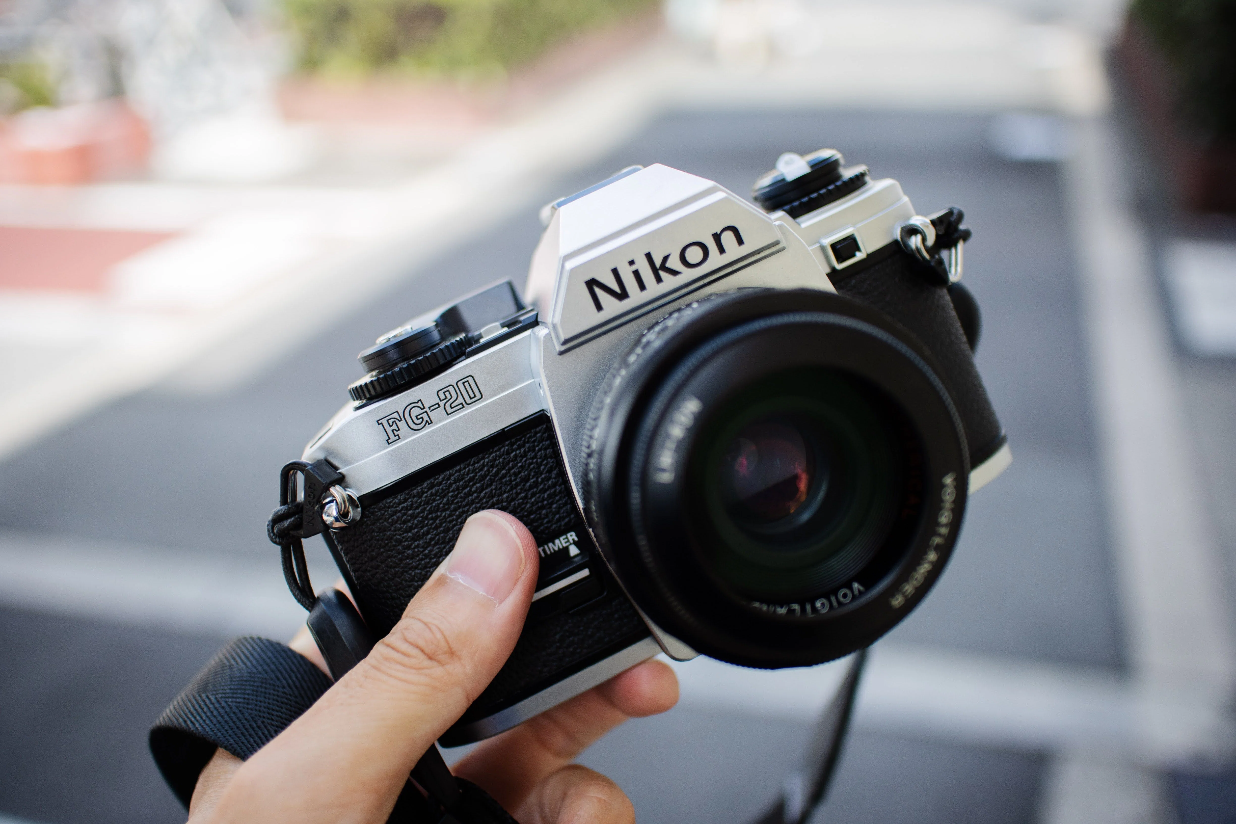 おかえり」と「いらっしゃい」 / ULTRON 40mmをNikon FG-20で試写｜よりめ