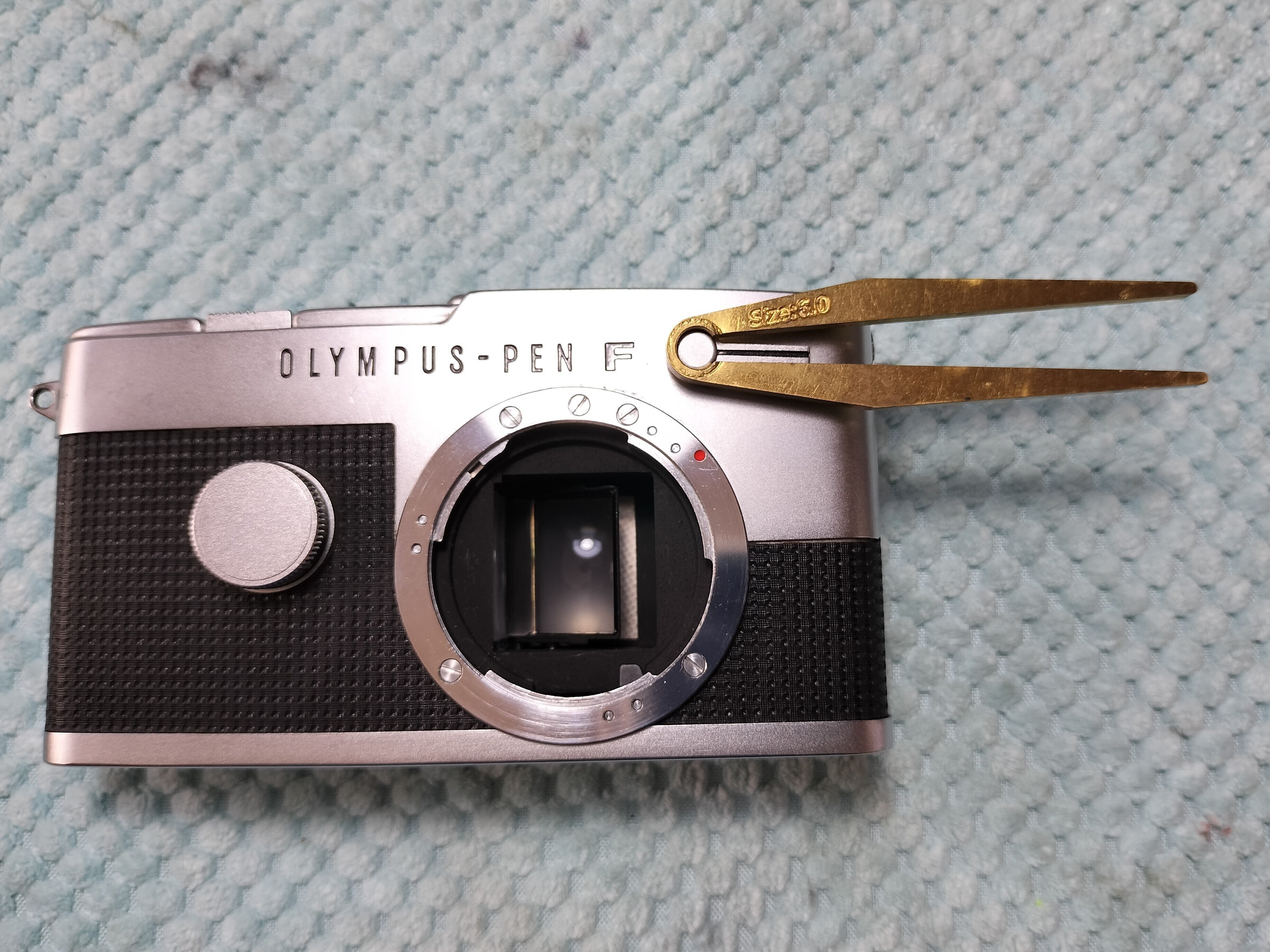 Olympus Pen FTの分解｜フィルムカメラ修理のアクアカメラ