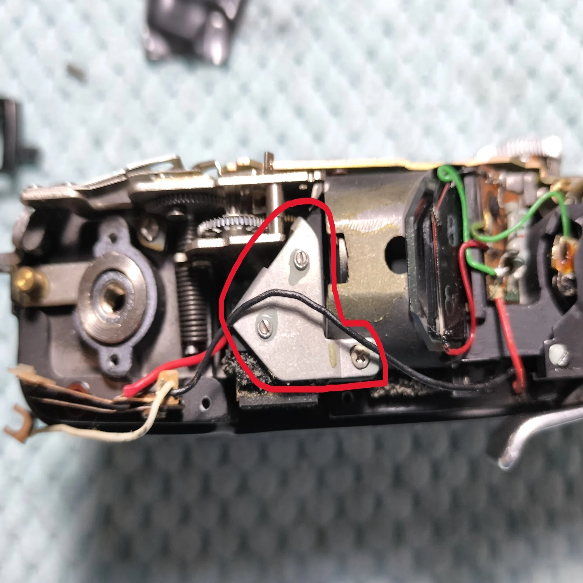 Olympus Pen FTの分解｜フィルムカメラ修理のアクアカメラ