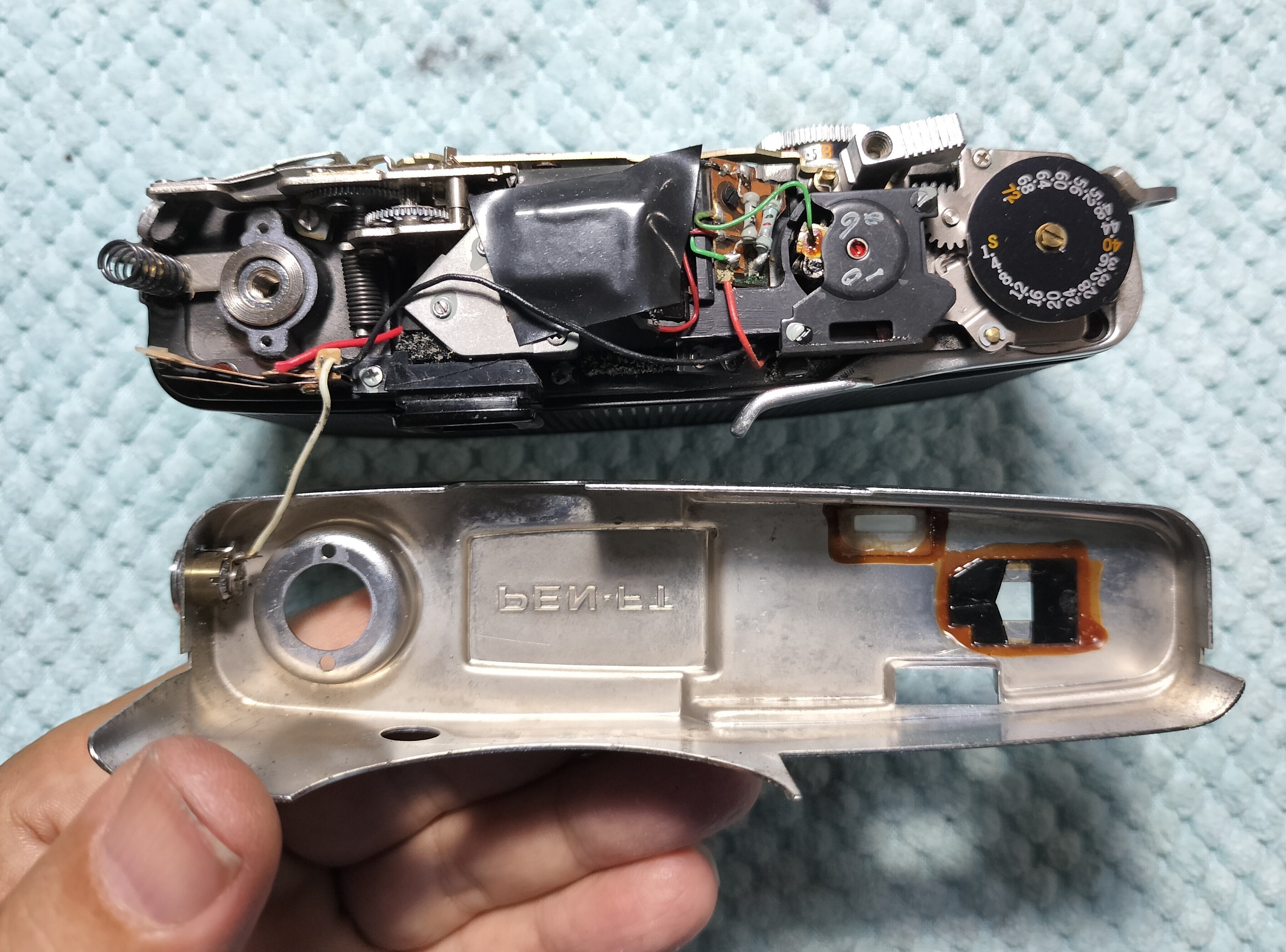 Olympus Pen FTの分解|フィルムカメラ修理のアクアカメラ Olympus Pen FTの分解|フィルムカメラ修理のアクアカメラ