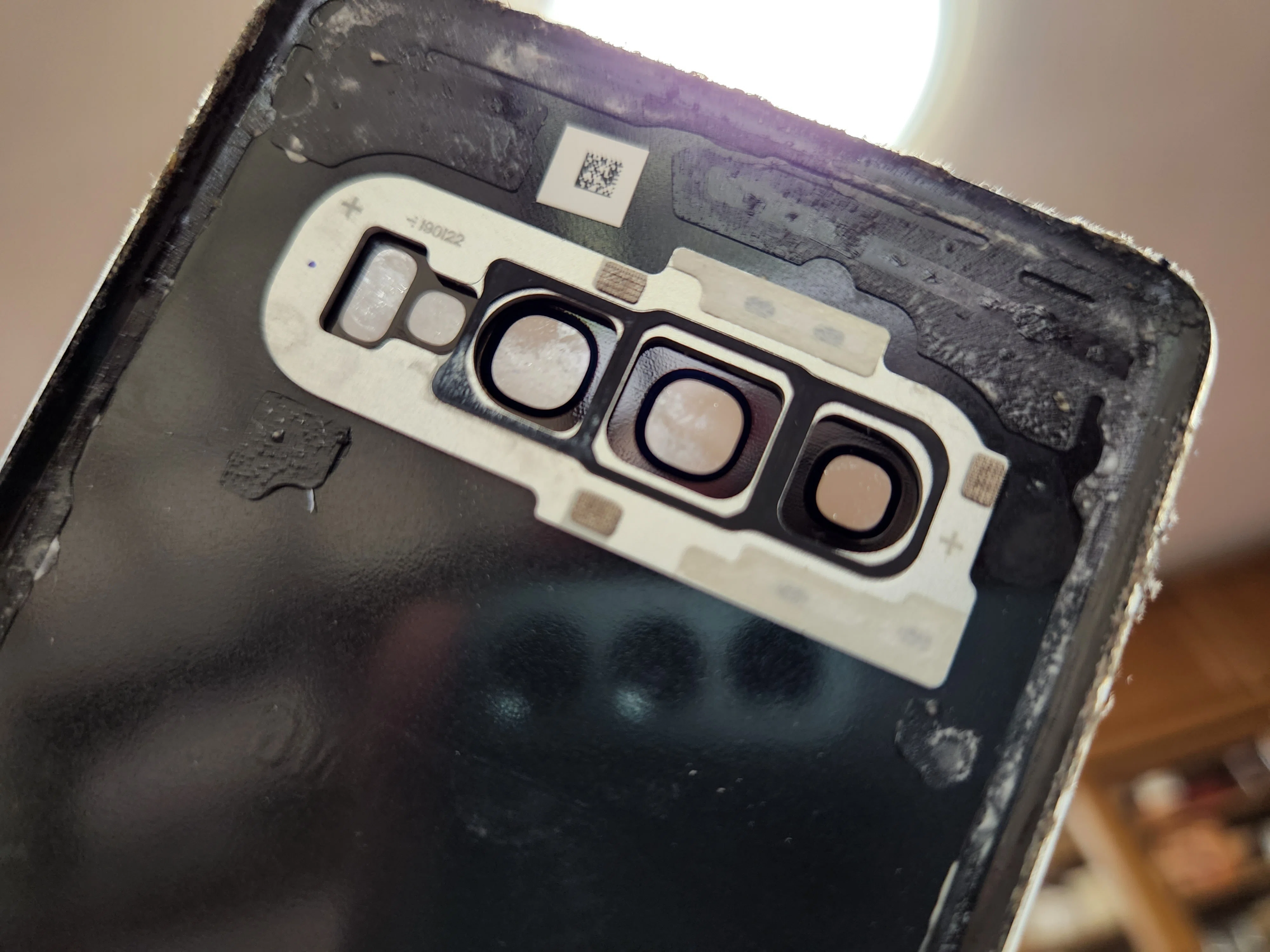 Galaxy S10 背面パネル交換｜鉄は熱いうちに打て