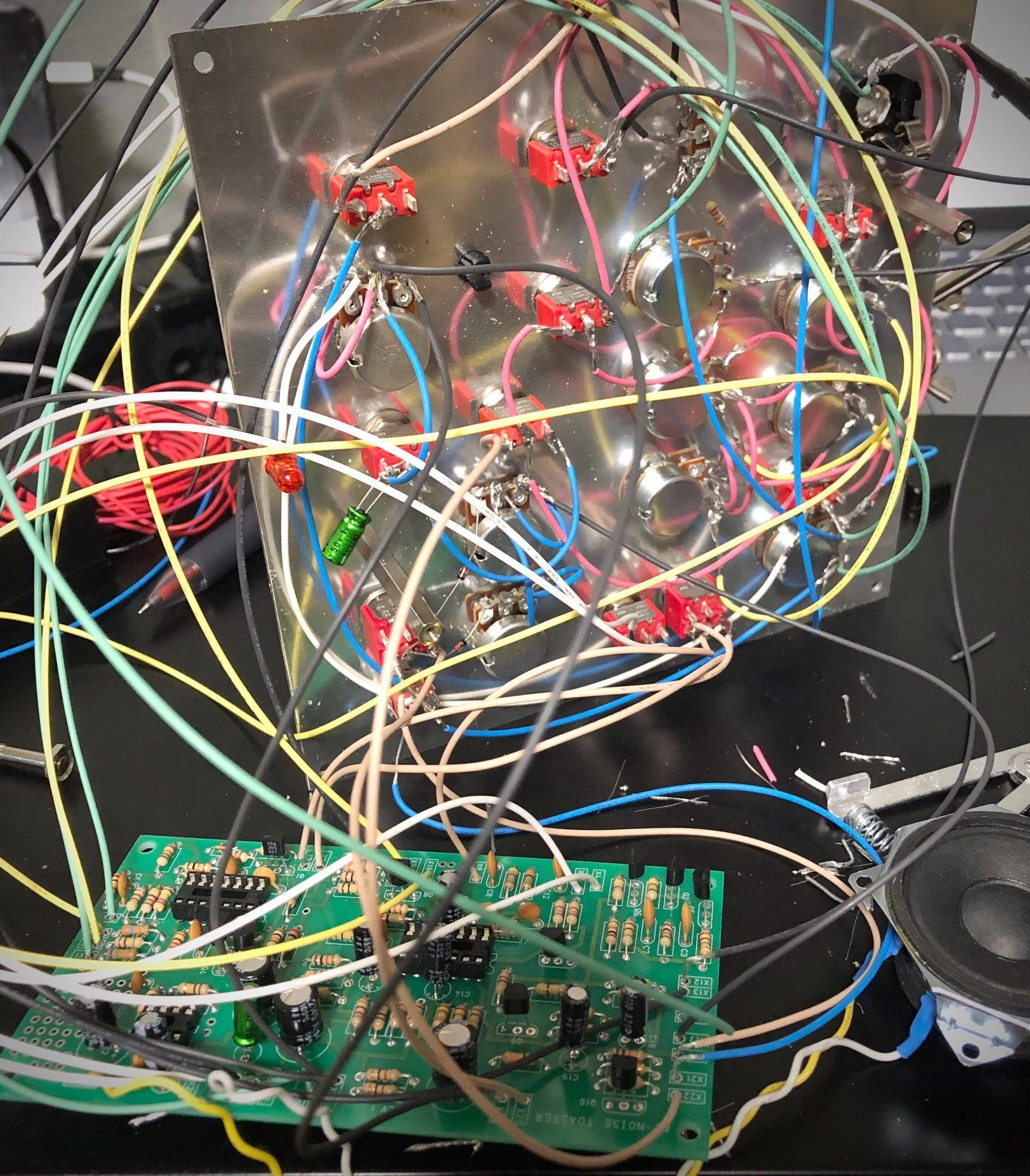 アート系の電子工作素人が、シンセサイザーキットを組み立ててみた