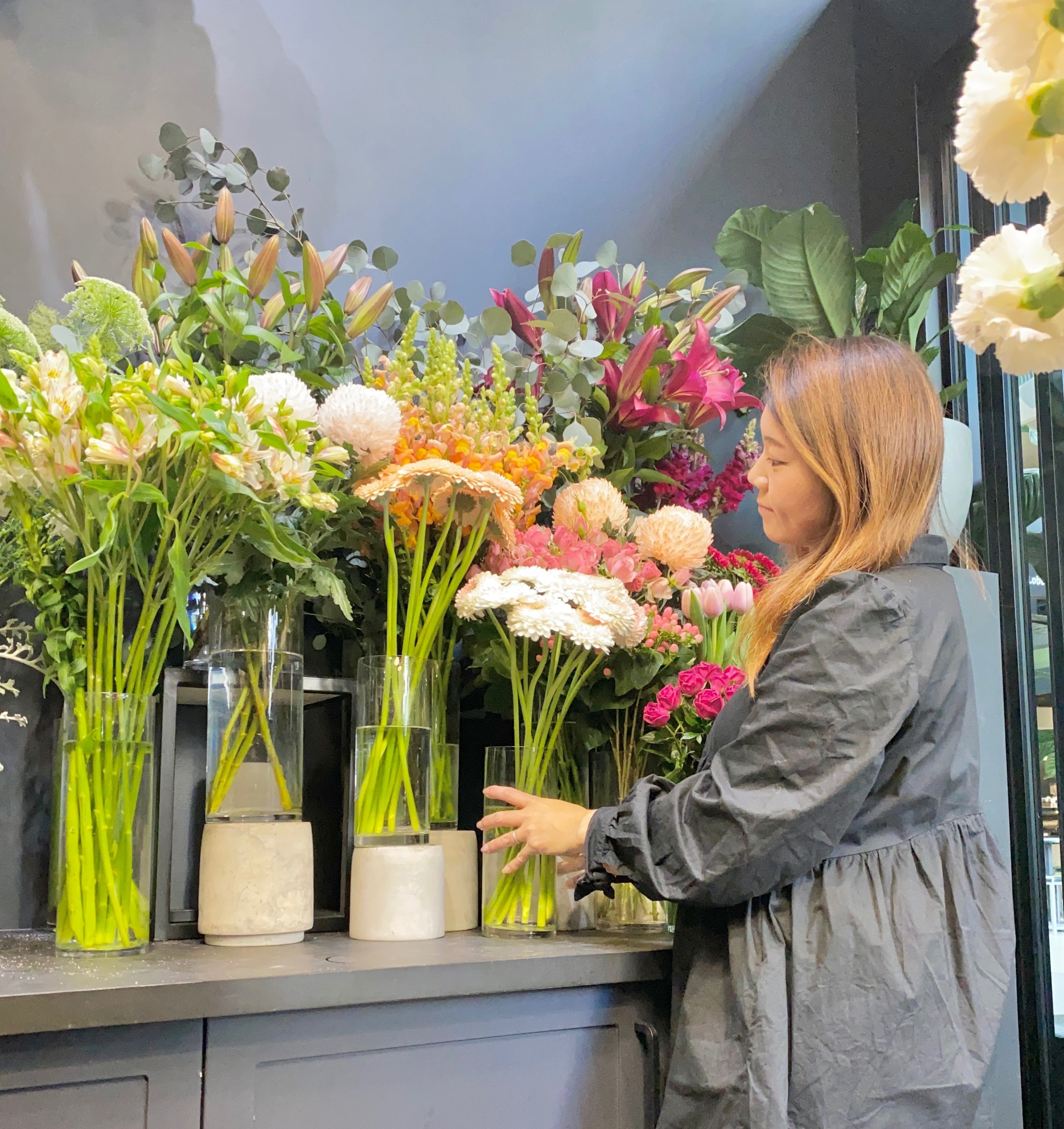 砥部焼　佐川製陶 青緑色 陶器製 花瓶台 ストライプ模様 縞模様の花瓶 フラワースタンド 砥部焼 佐川製陶 青緑色 陶器製 花瓶