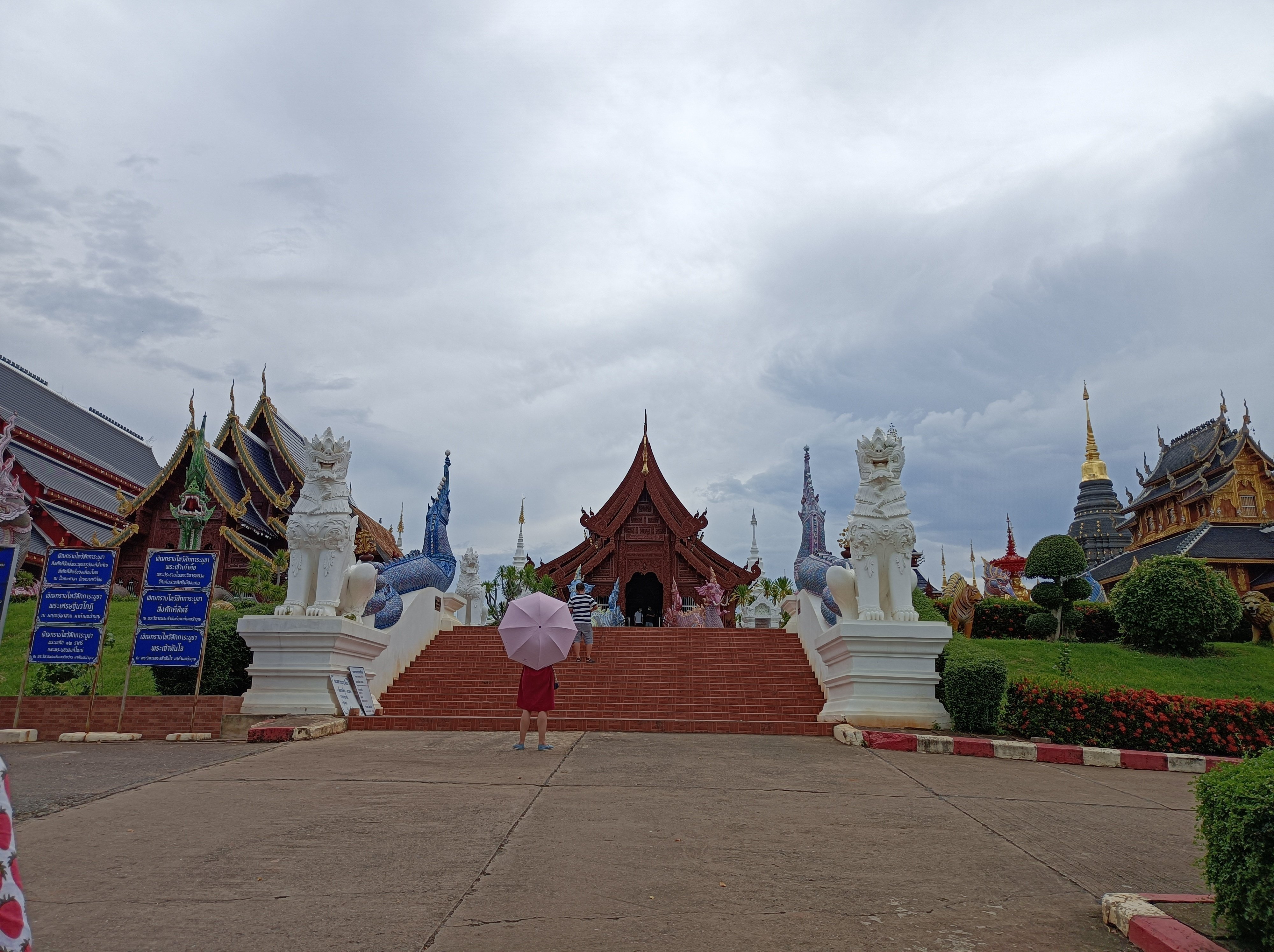 東南アジアの風景 (209) タイ｜チェンマイ郊外の新しい寺院が