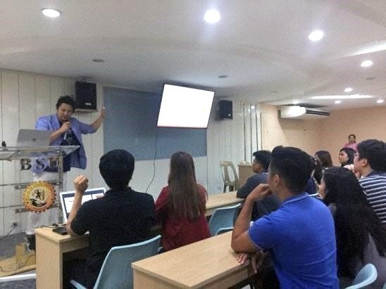 フィリピンの大学生との交流会=栄鋳造所提供