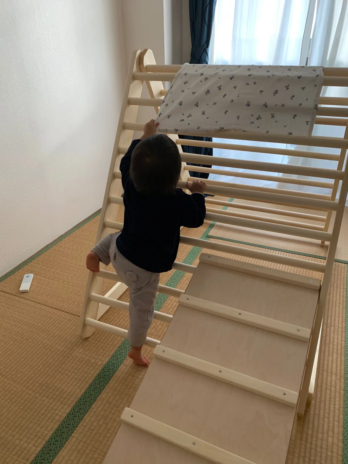 我が家の室内遊具はピクラートライアングル｜あゆみ＠おうちモンテしたい