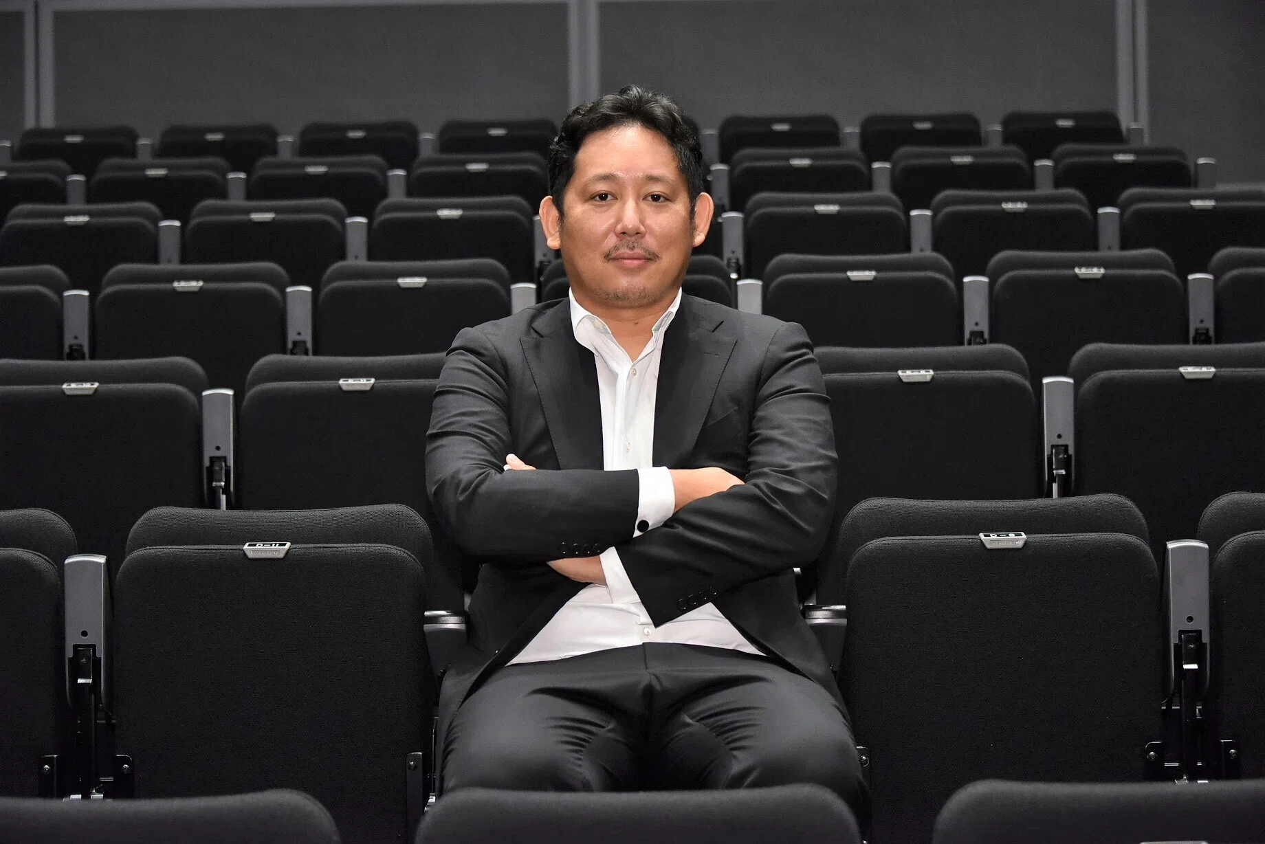 連続ドラマW 鵜頭川村事件」入江悠監督が明かす、松田龍平の魅力と人生