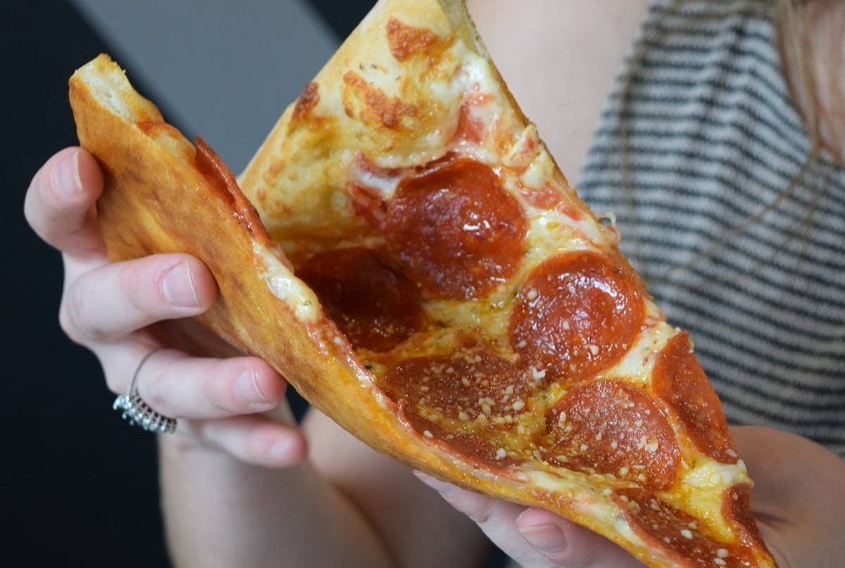 今まで知らなかった‼︎ ニューヨーク風とシカゴ風ピザの違い｜Happy Life in Color