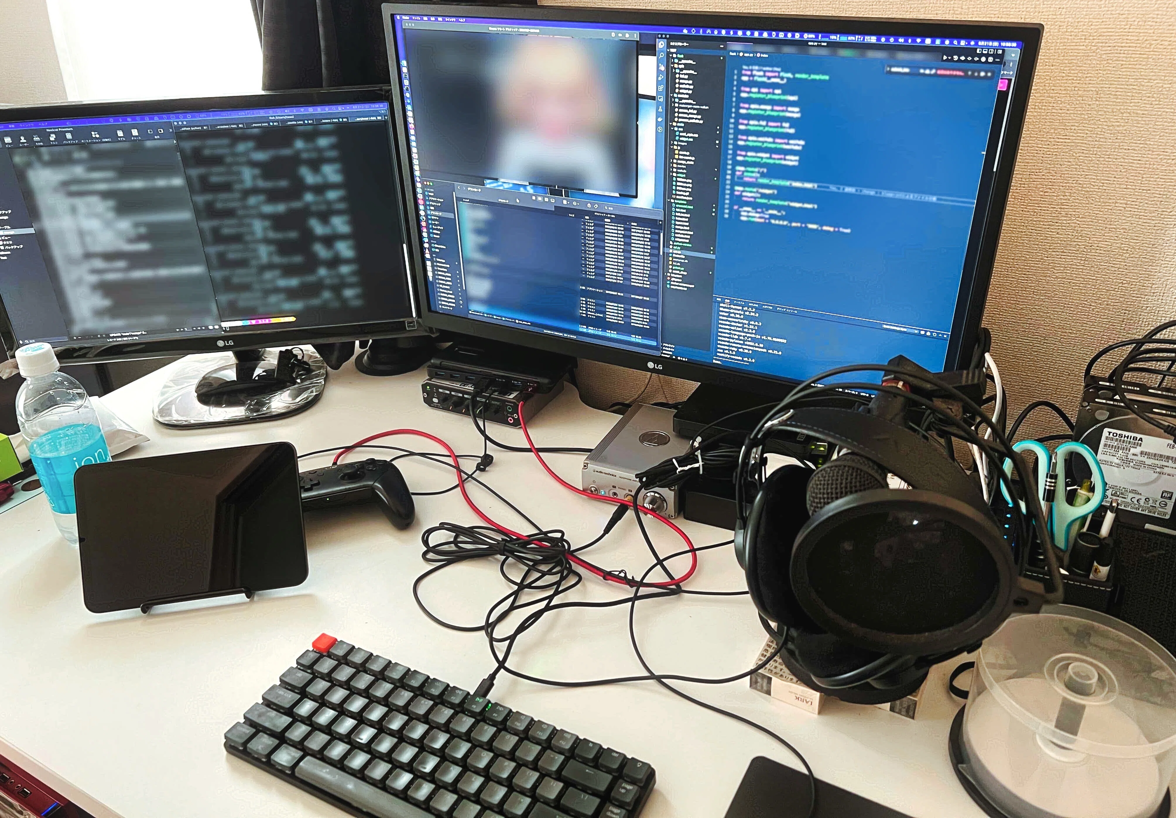 意識高い系とミニマリストを殺すキモオタのPCデスク周り｜ドチン・カズラ