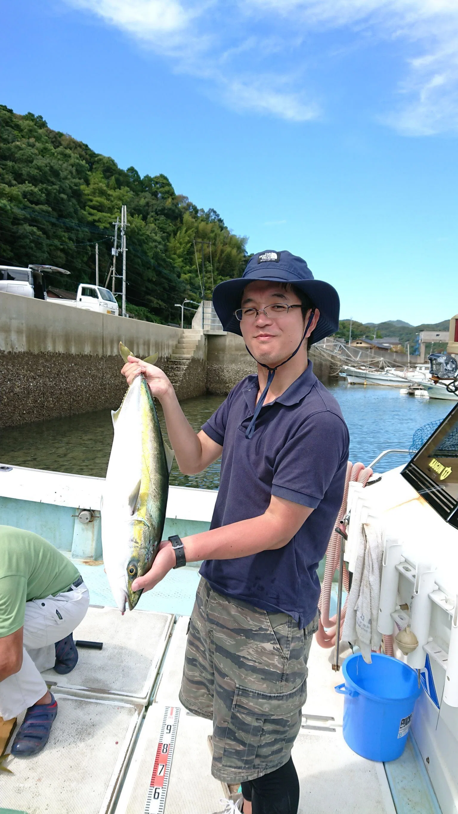 近場の湖から海での船釣りまで！釣り好き職員が語る、熊本での「釣り