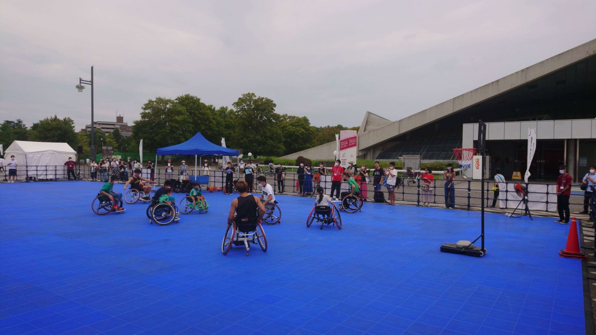 A wheelchair basketball exhibition is being held on the Aoi Seat.