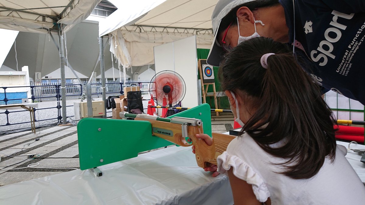 A girl experiencing parachute shooting