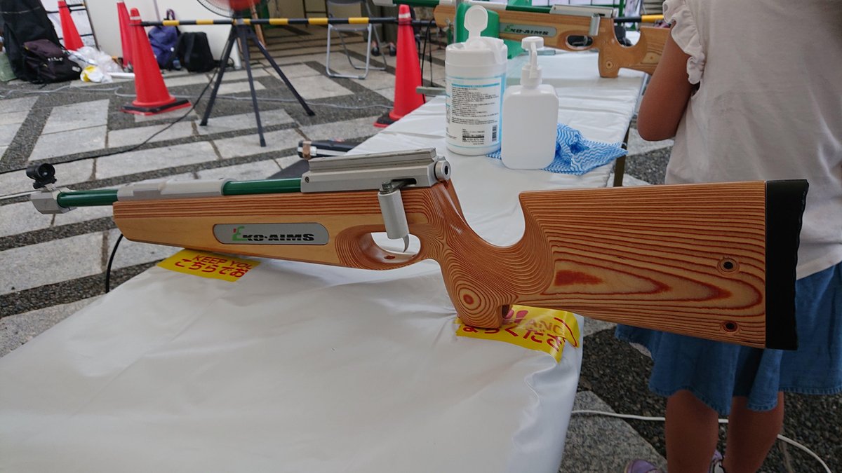 Para-shooting rifle. Made of wood.