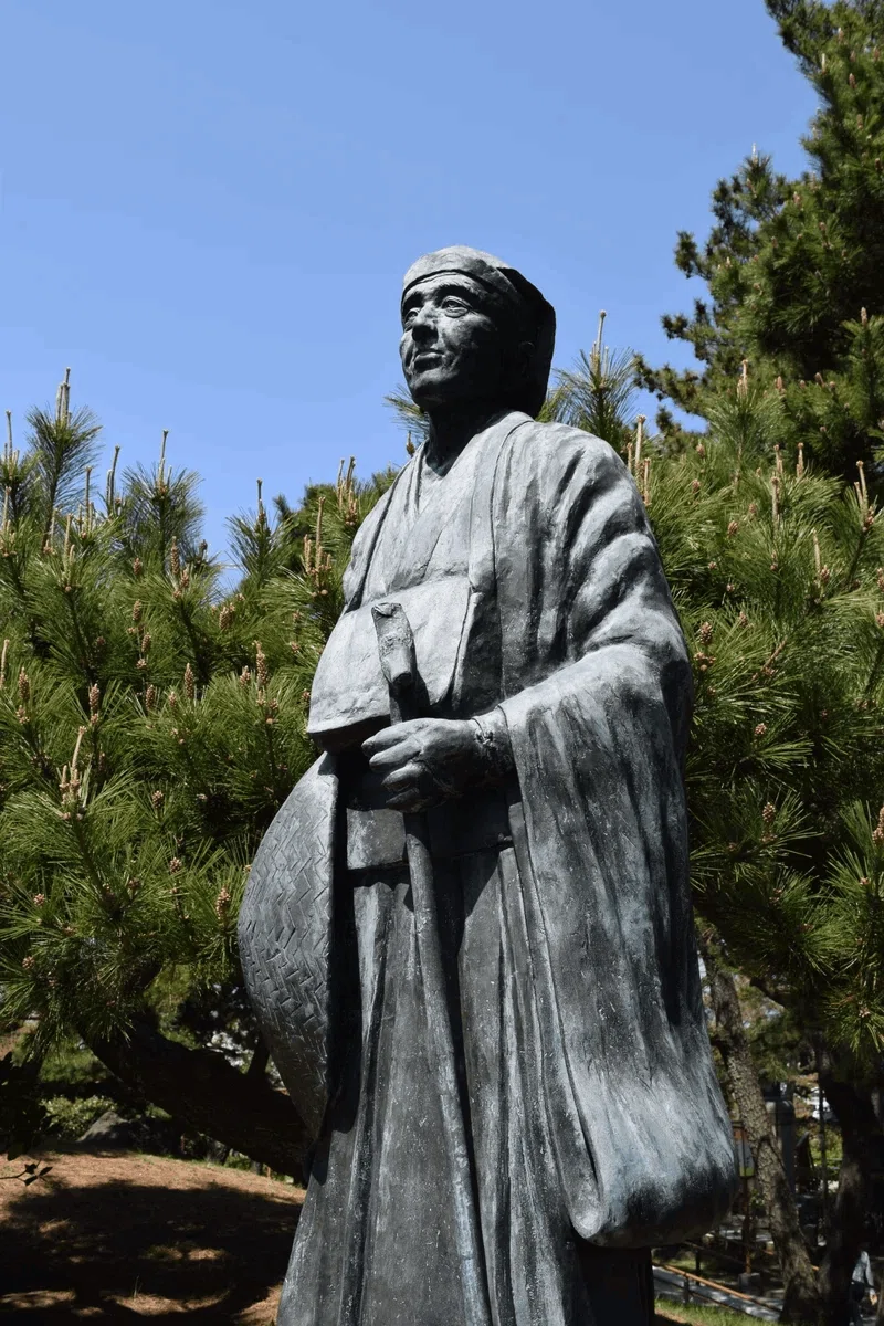 蛤 の ふたみ に わかれ 行 秋 ぞ